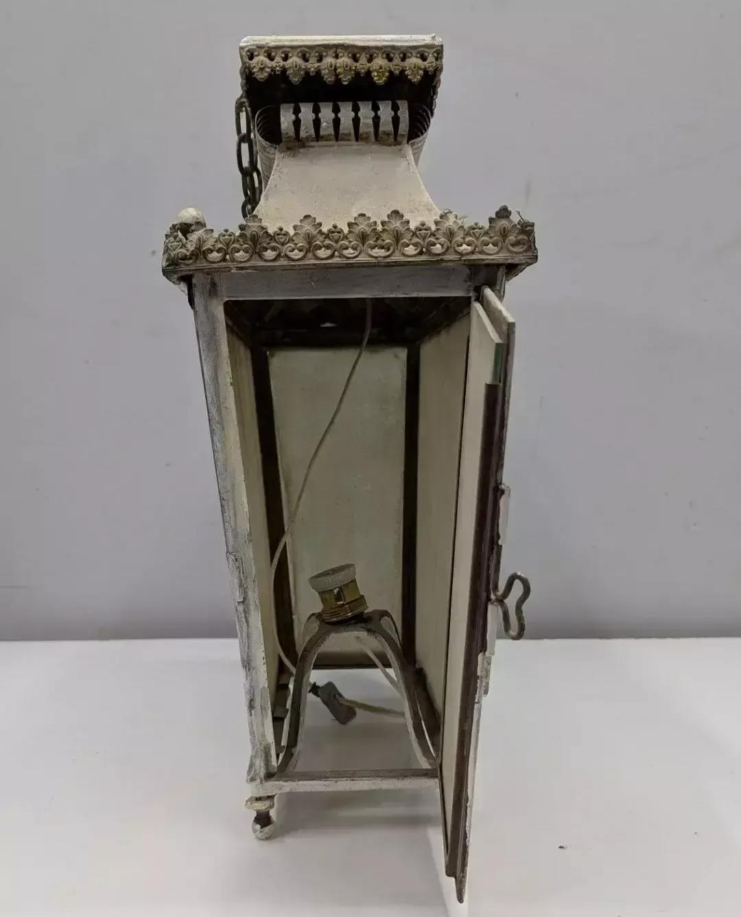 Hall Lantern In Period Lacquered Finish, Restoration photo 709.0