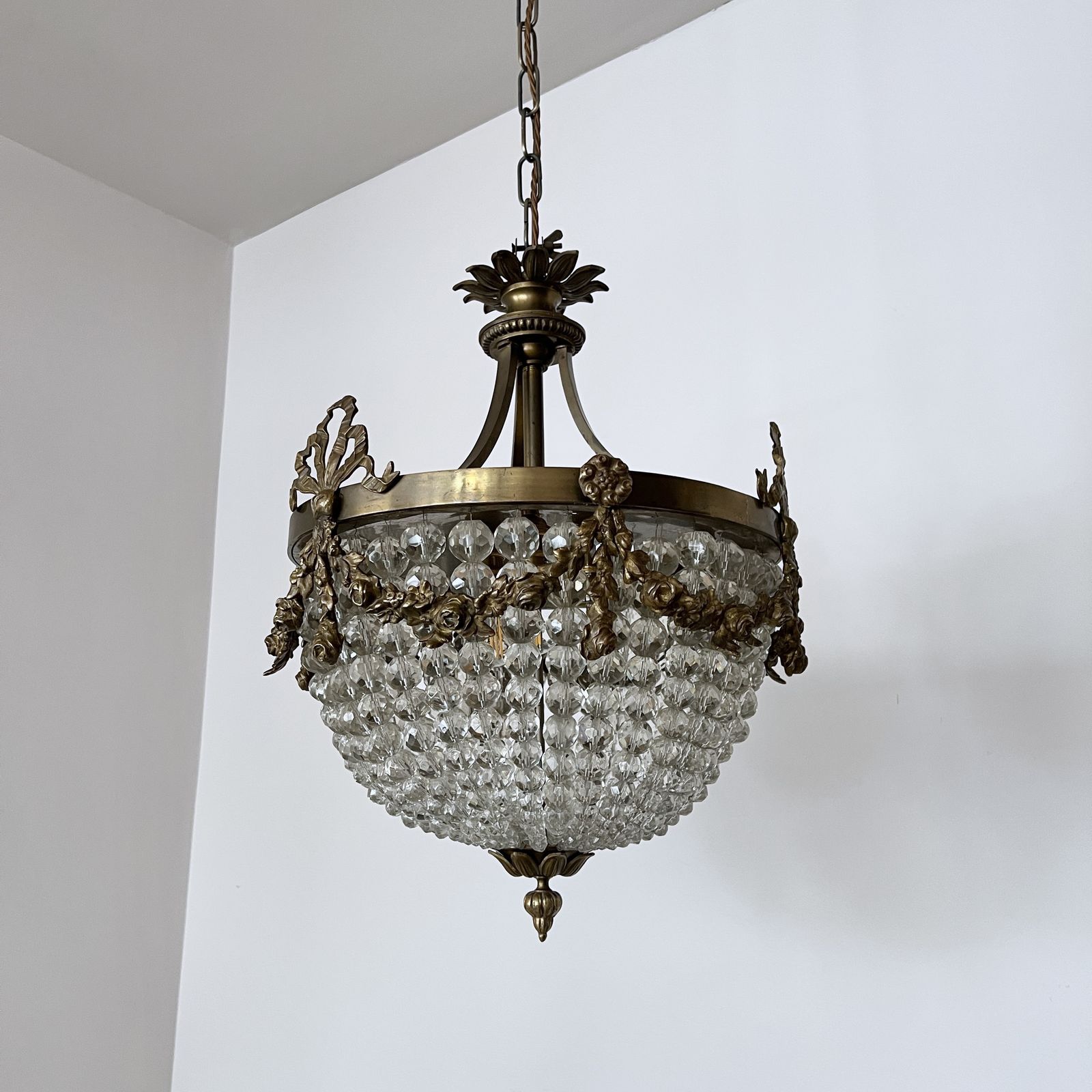 Early 20th Century Louis XVI French Basket Chandelier With Cut Glass Beads photo for sale