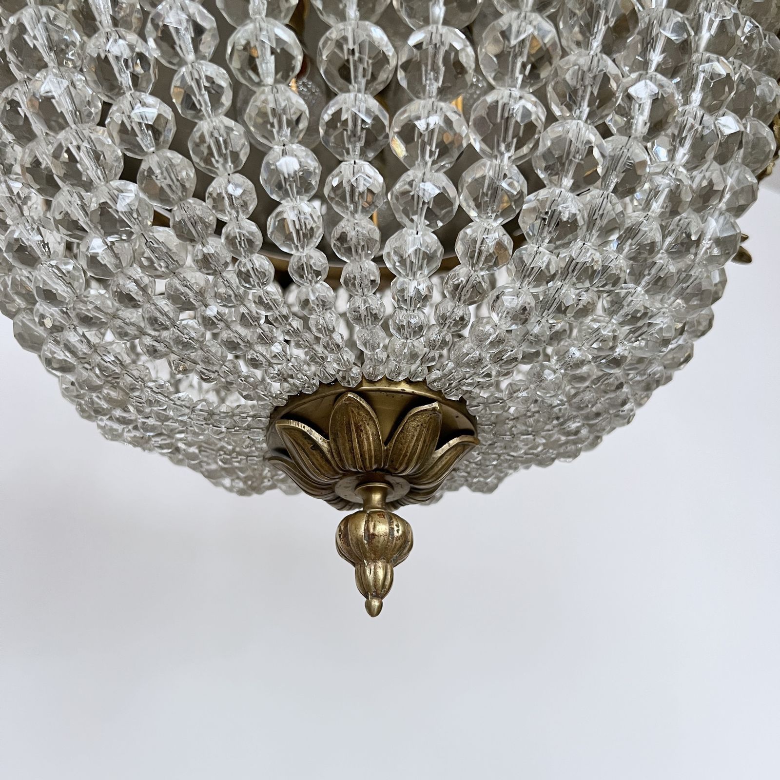 photo vinterior Early 20th Century Louis XVI French Basket Chandelier With Cut Glass Beads
