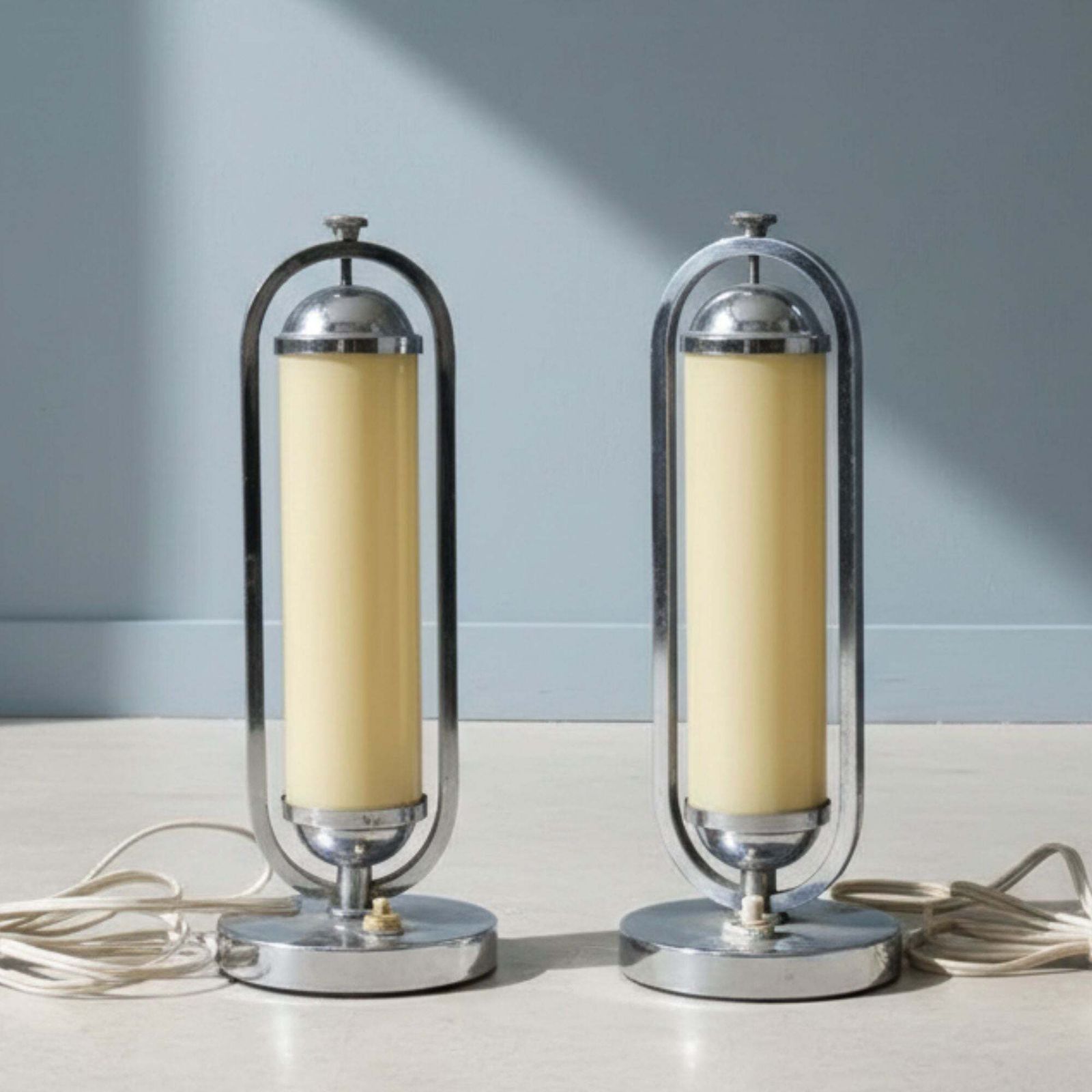 Paar Bauhaus Functionalistische Chromen Tafellampen, Tsjechoslowakije Jaren 1930