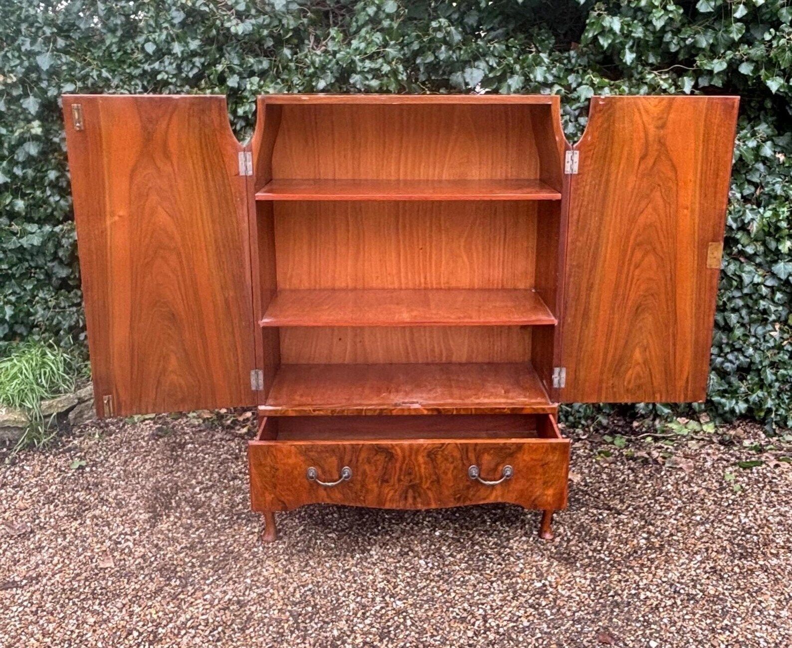 photo vinterior Vintage 1930’s Art Deco Burr Walnut Compactum