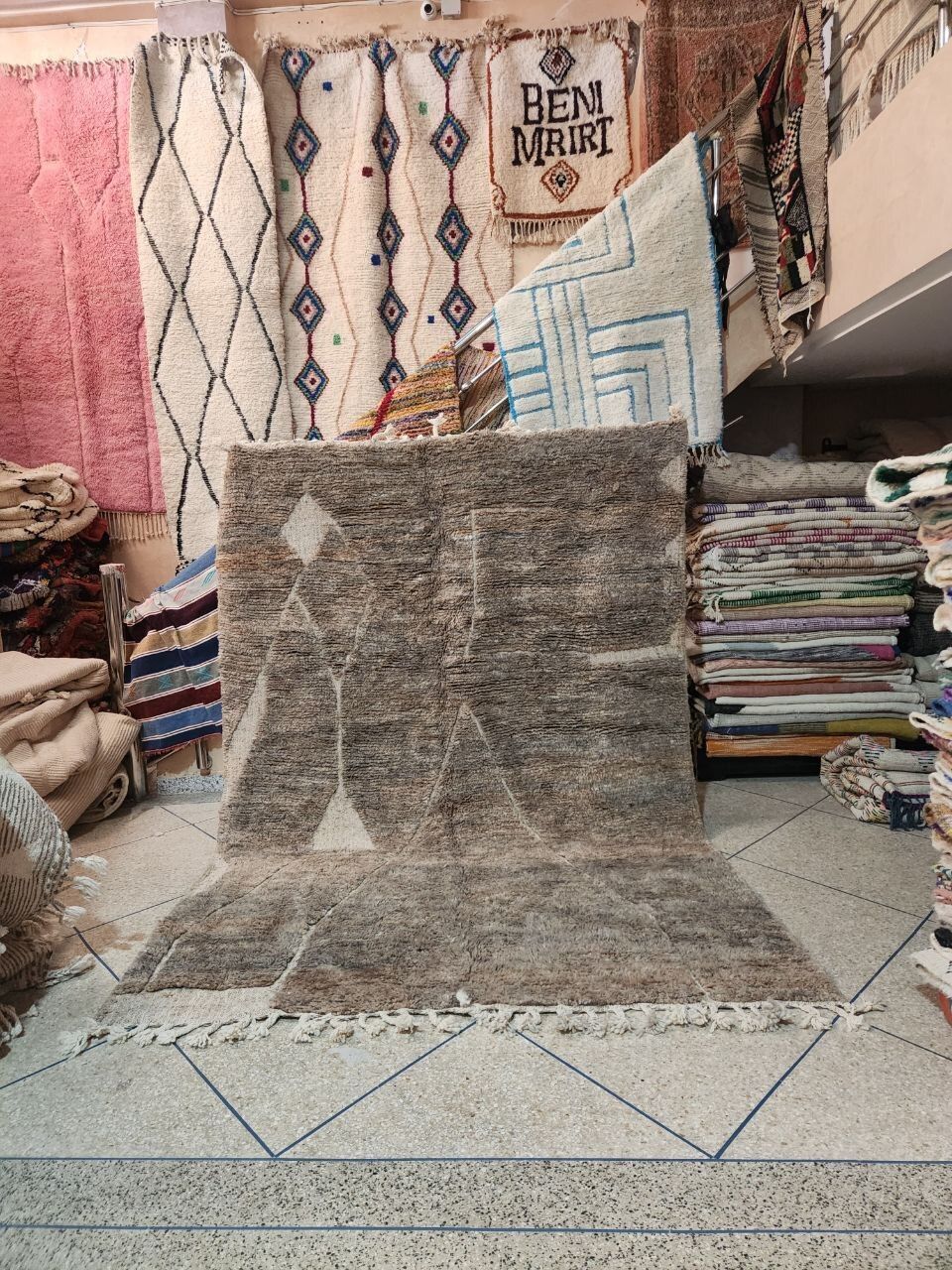 Large Beni Ourain Rug 300x200cm – Handwoven Moroccan Wool – Taupe & Ivory Tribal Geometric – Atlas Berber Carpet