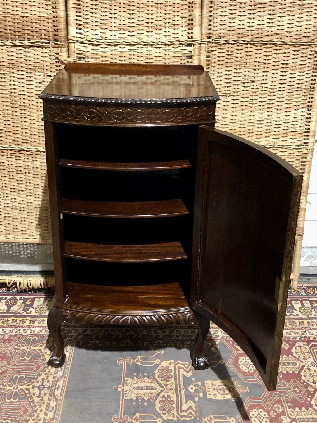 369.0 Handsome Edwardian Mahogany Side Or Drinks Cabinet photo