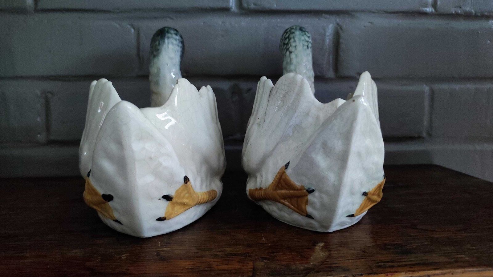 photo vintage Antique Majolica White Swan Vases Pair, 1900s Nimy