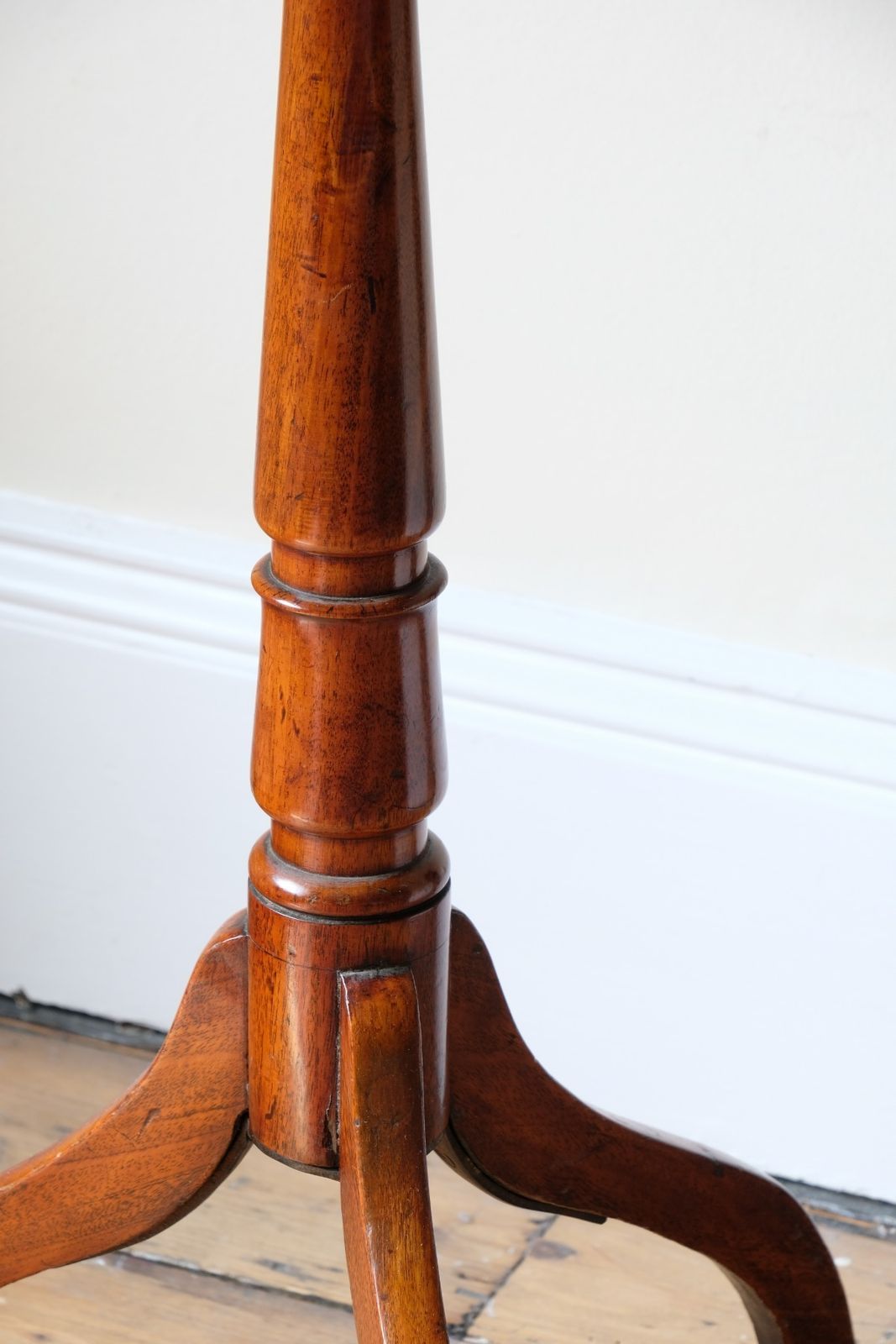 Antique Flame Mahogany Oval Wine Table — George III (C.1790) photo for sale