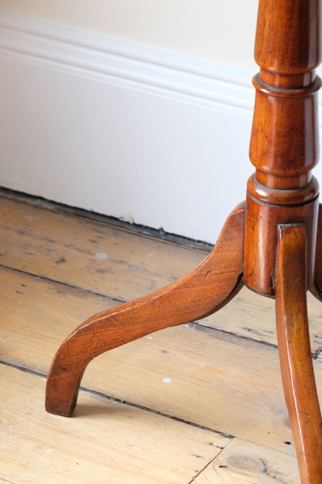 Antique Flame Mahogany Oval Wine Table — George III (C.1790) photo Furniture