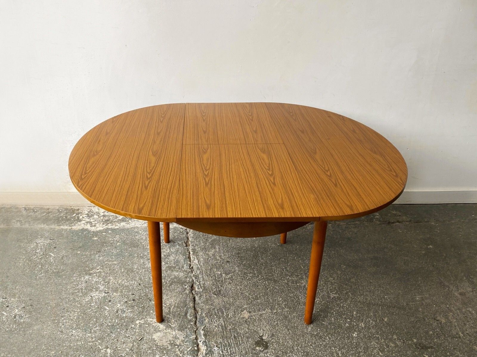 1960’s Mid Century Modern Extending Dining Table By Schrieber Furniture