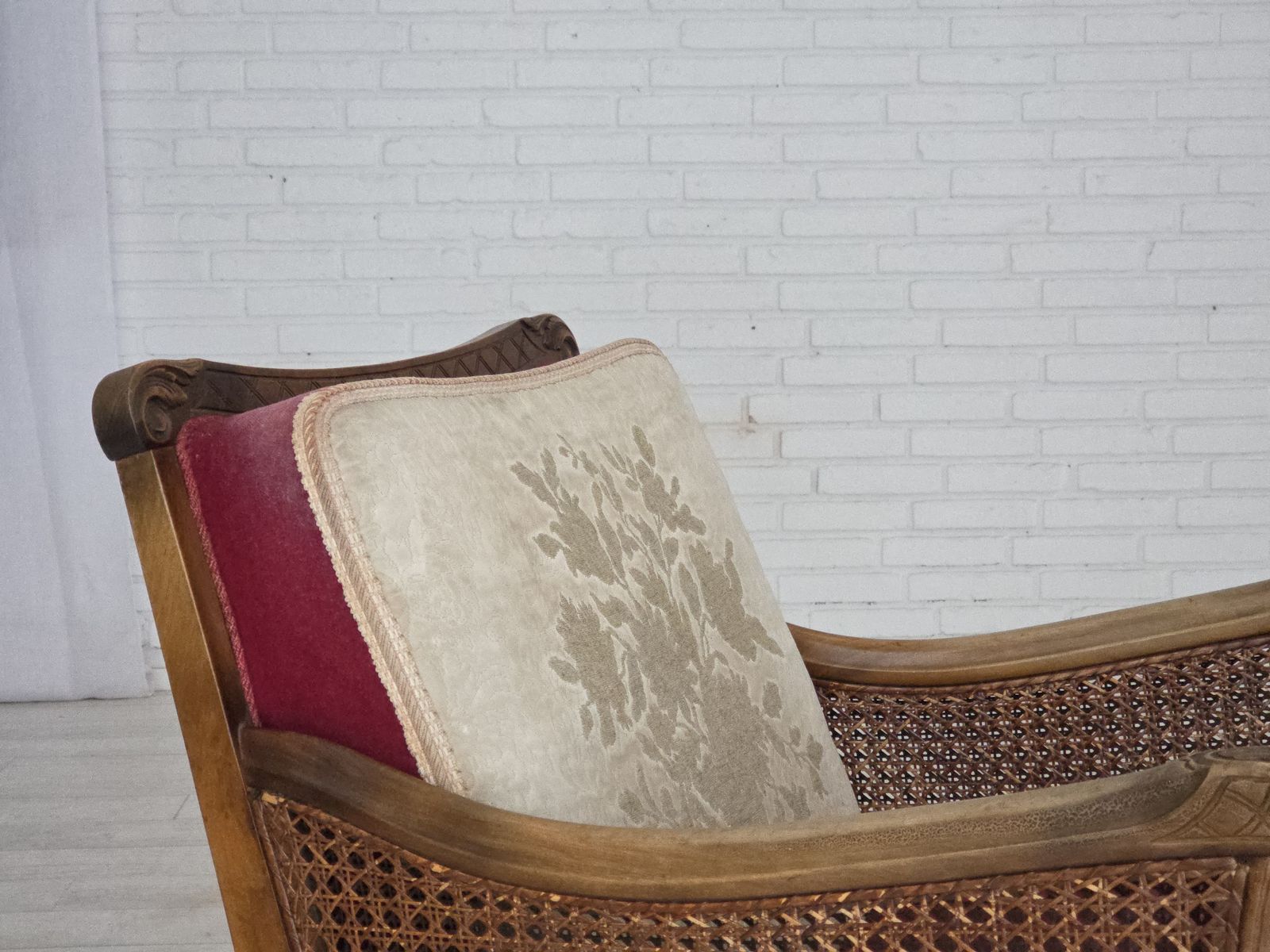 Ca. Jaren 1930, Deense Fauteuil, Meubelvelours, Essenhout. photo for sale