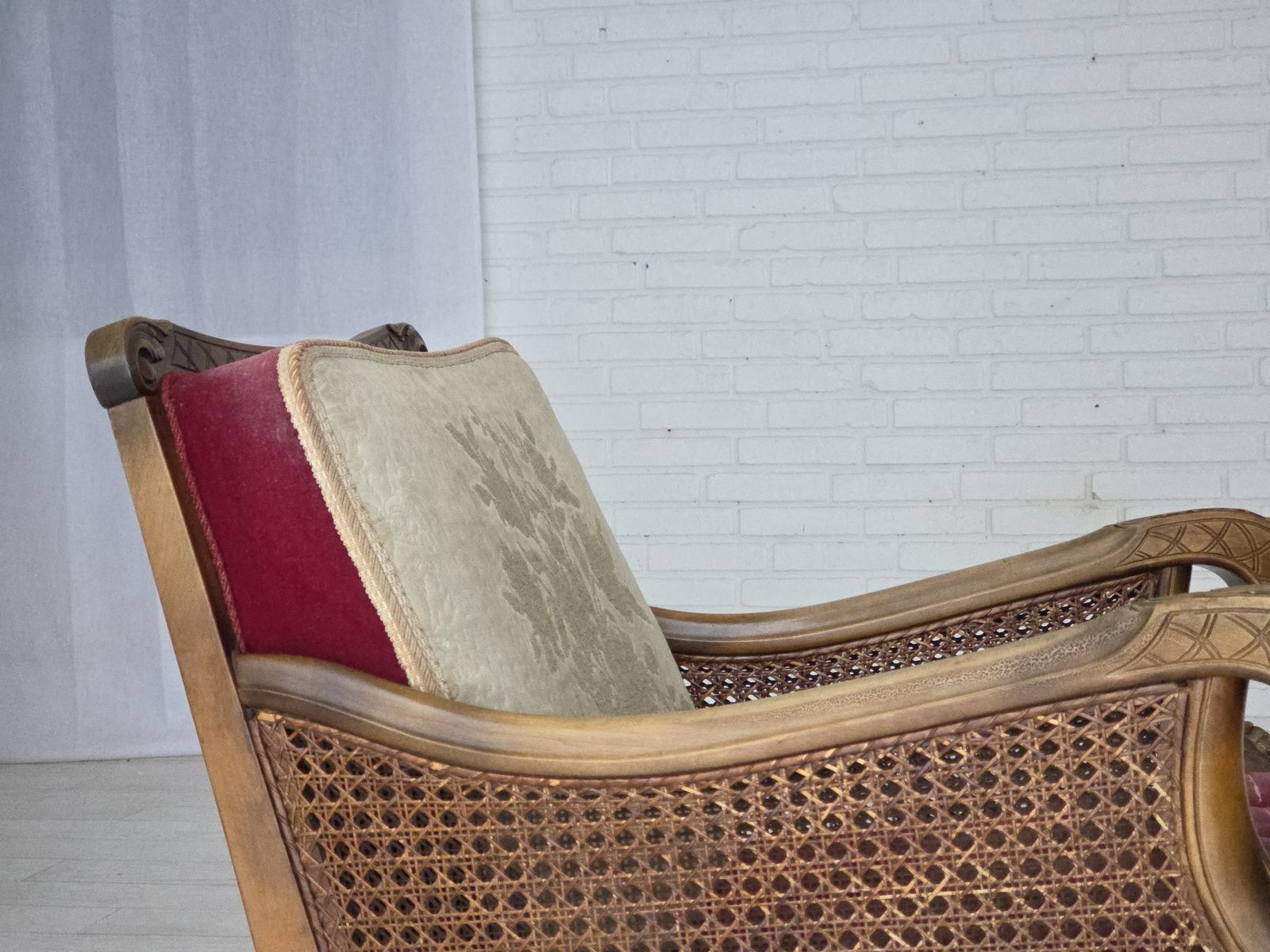 Meubels Ca. Jaren 1930, Deense Fauteuil, Meubelvelours, Essenhout. photo