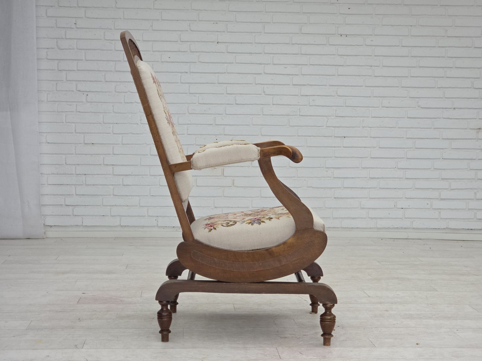 photo vintage 1930s, Danish Highback Rocking Chair, Original Hand Woven Wool, Ash Wood.