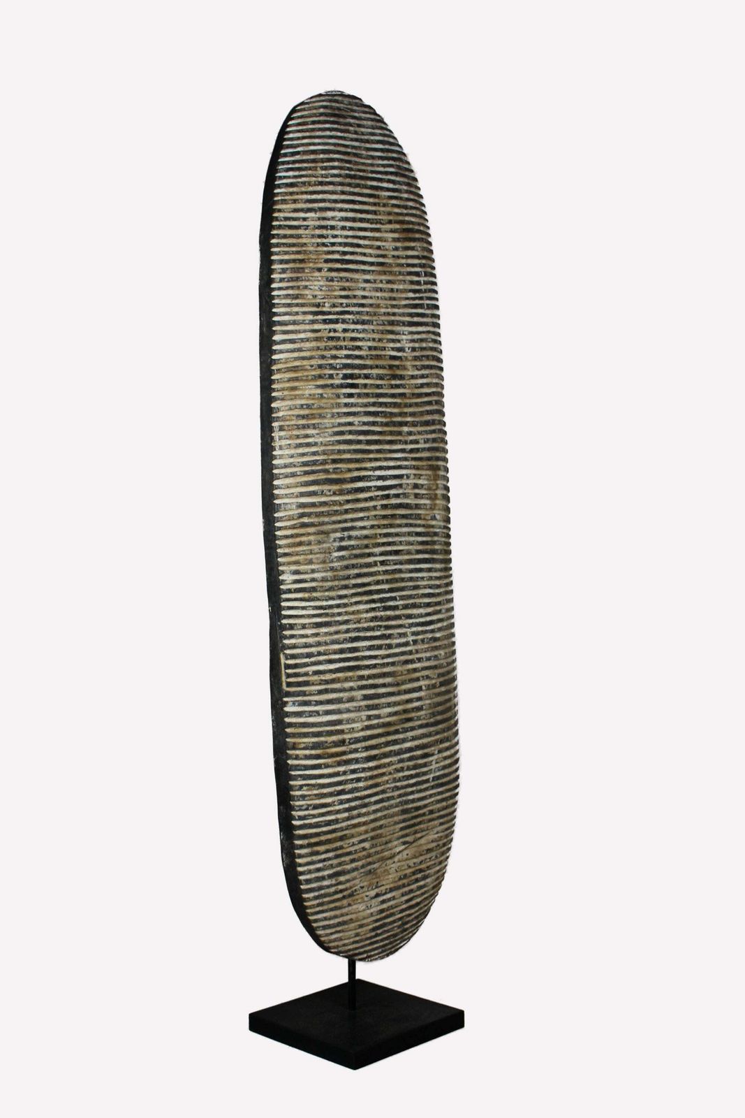 Bamun Shield Oblong   Cameroon   98.2 photo furniture