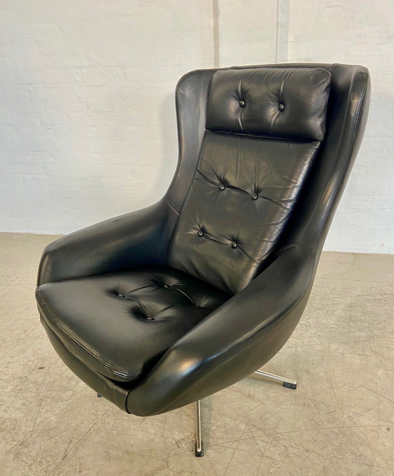 Vintage Danish Mid Century Black Leather Swivel Chair 1970,S photo Furniture