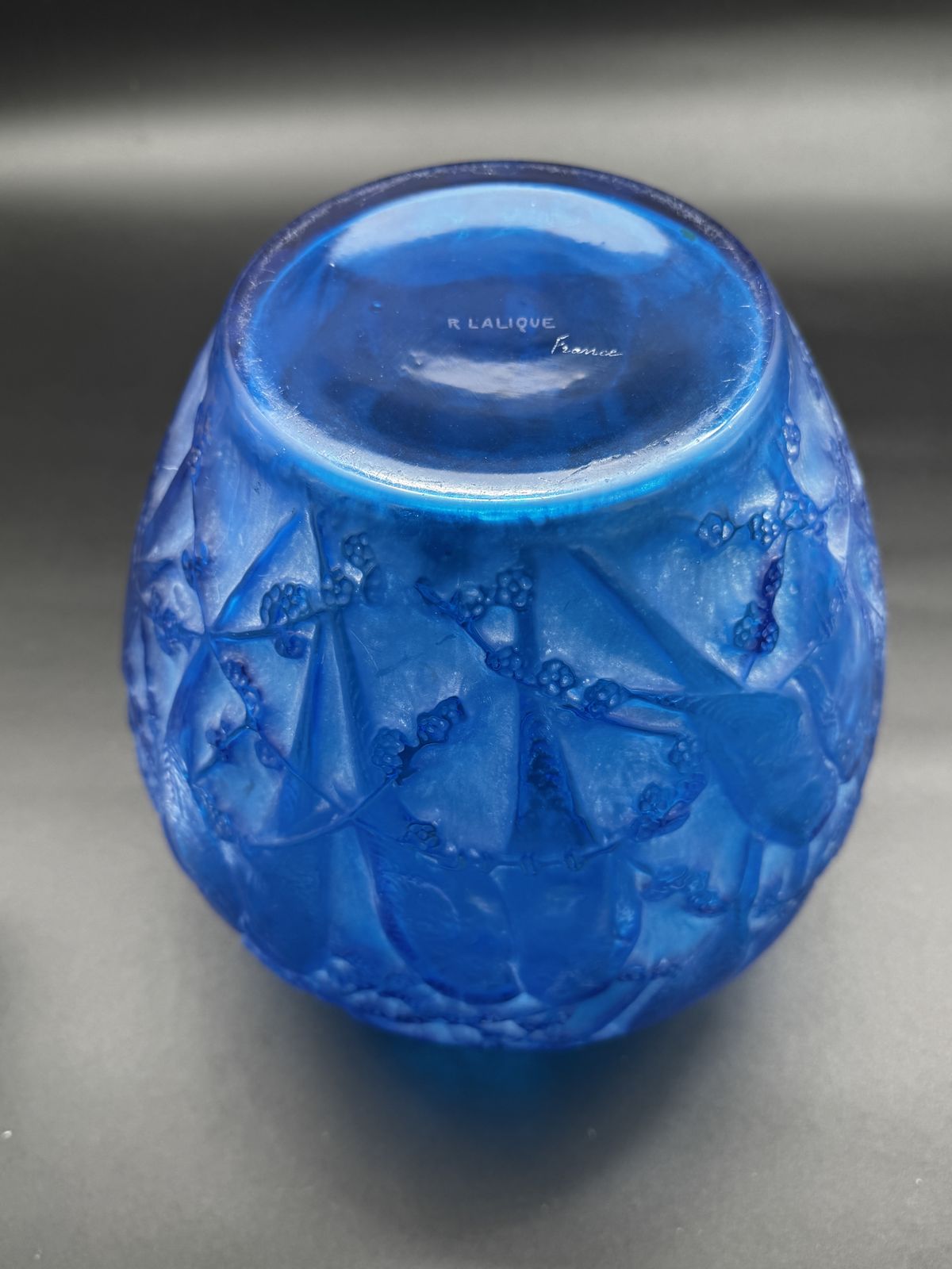 30000.0 A R.Mamique Perruche Vase By R.Lalique photo