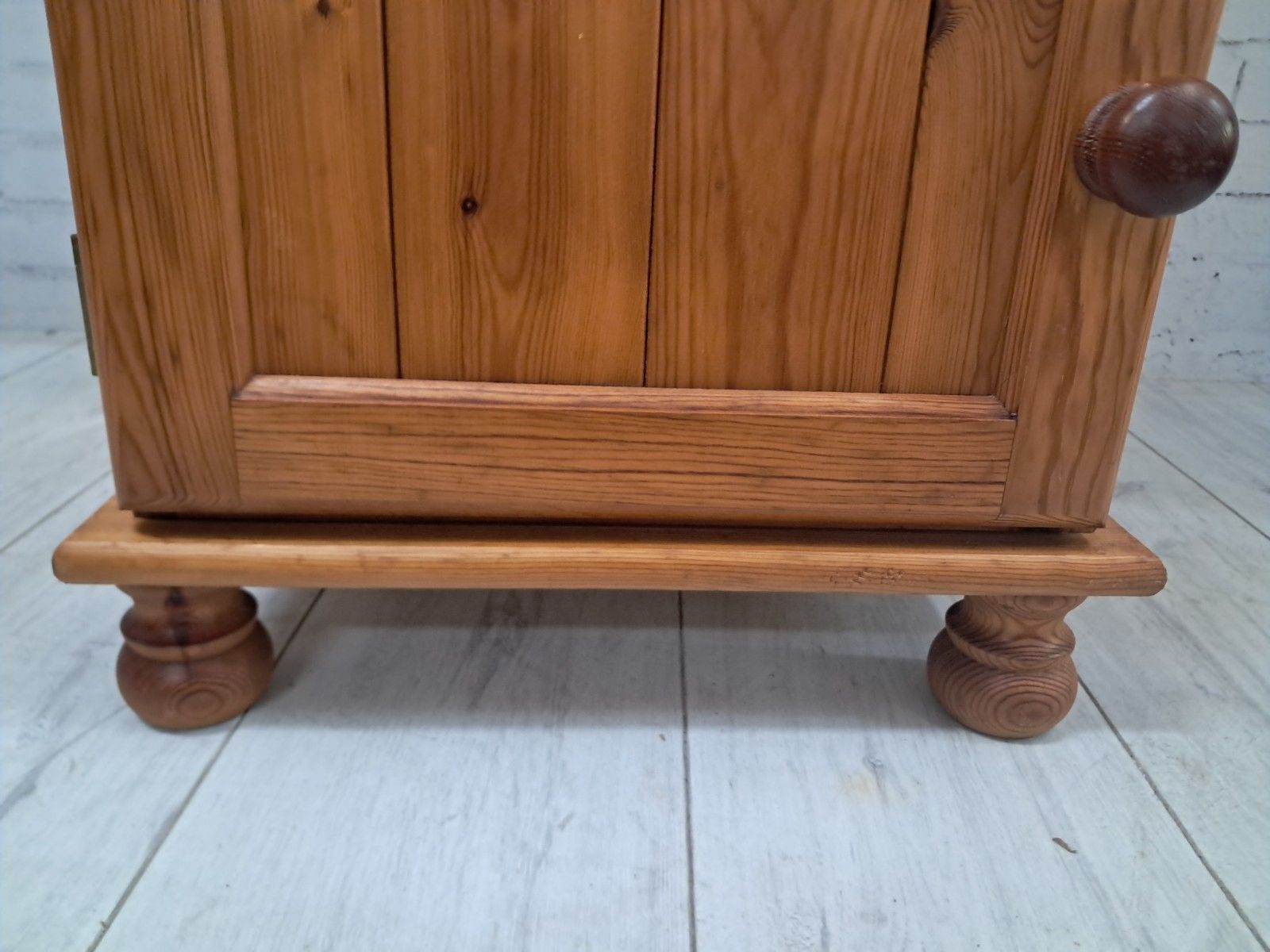 195.0 Solid Pine Country Bedside Table Cabinet Vintage Bedside Cupboard 1980 photo