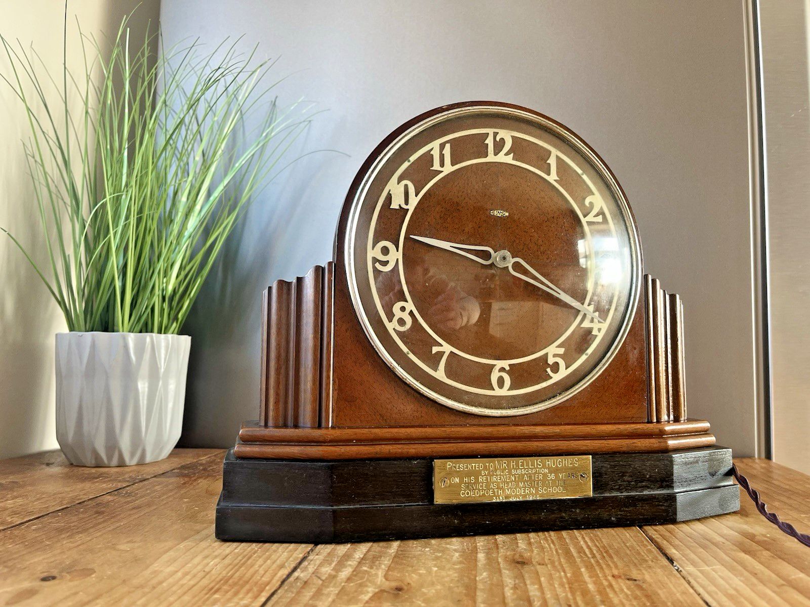 photo furniture Large Antique Art Deco Oak Metamec Presentation Mantel Clock Prop Spares Repairs