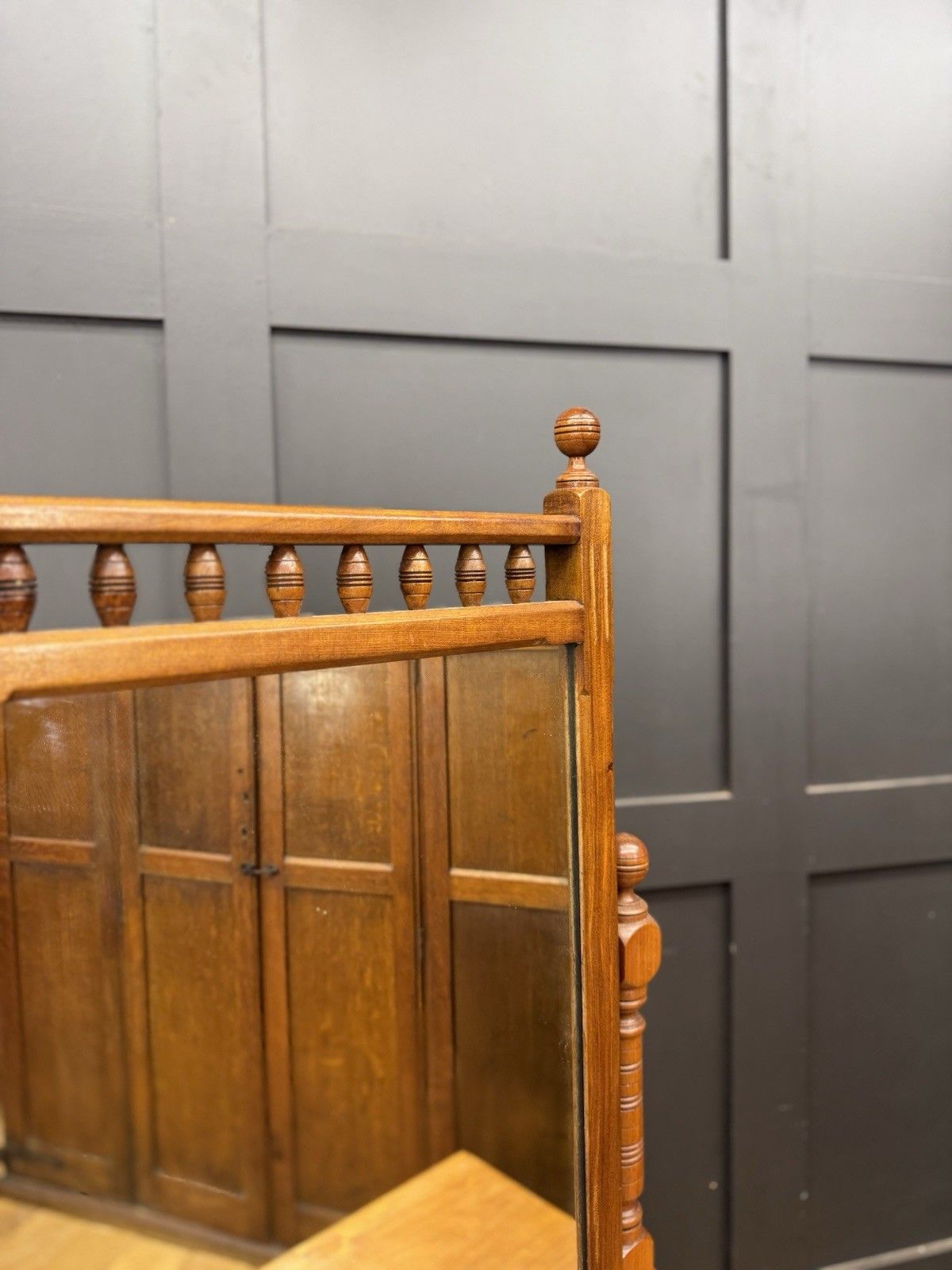 photo furniture Antique Walnut Chest Of Drawers By Maple & Co \ Edwardian Dressing Table