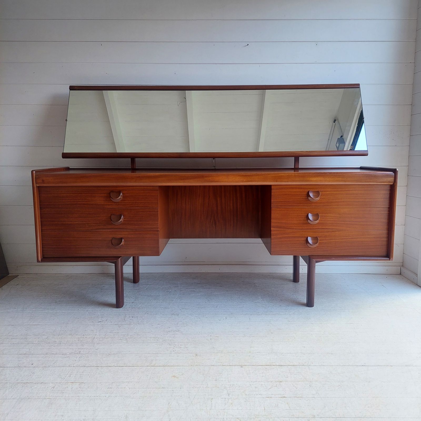 photo vintage Mid Century Teak Dressing Table  Desk By White And Newton, 1960s England