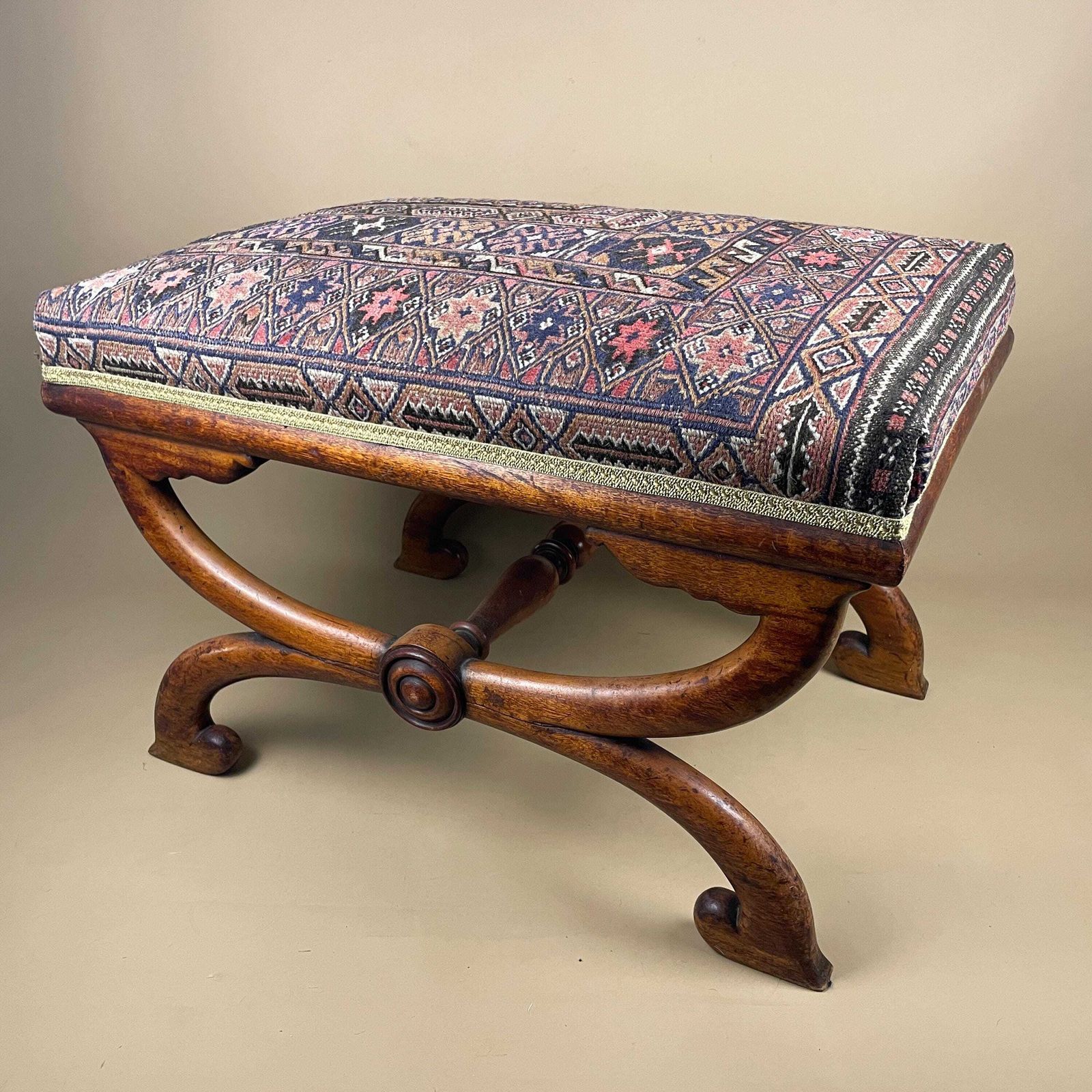 Antique Hallway Bench X Frame Curule Stool Upholstered Carpet Top Seat Wooden Legs Cottage Farmhouse Furniture Regency Savonarola Style photo vinterior