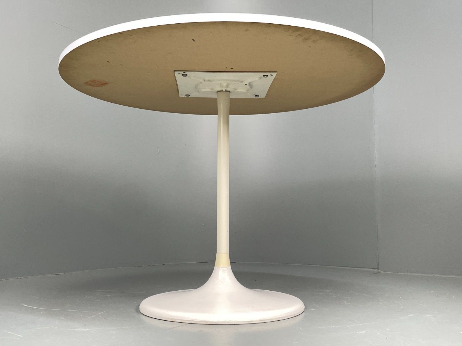 Vintage Round Formica Table White Tulip Base 1960s Retro Kitchen Eb11543 Mwoo photo vinterior