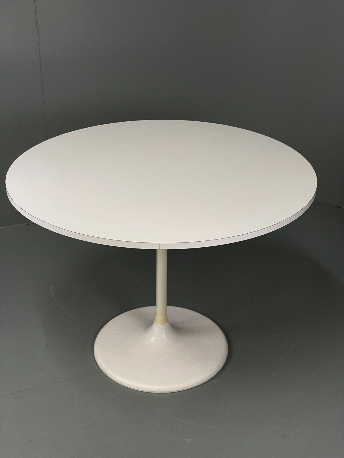 photo vinterior Vintage Round Formica Table White Tulip Base 1960s Retro Kitchen Eb11543 Mwoo
