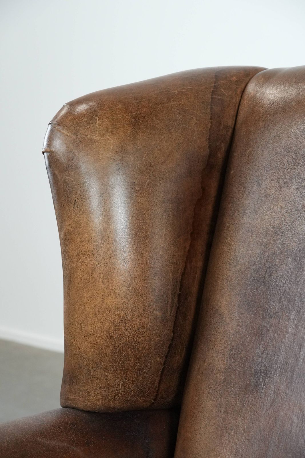 photo for sale Warme En Comfortabele Vintage Schapenvacht Fauteuil Met Karakter
