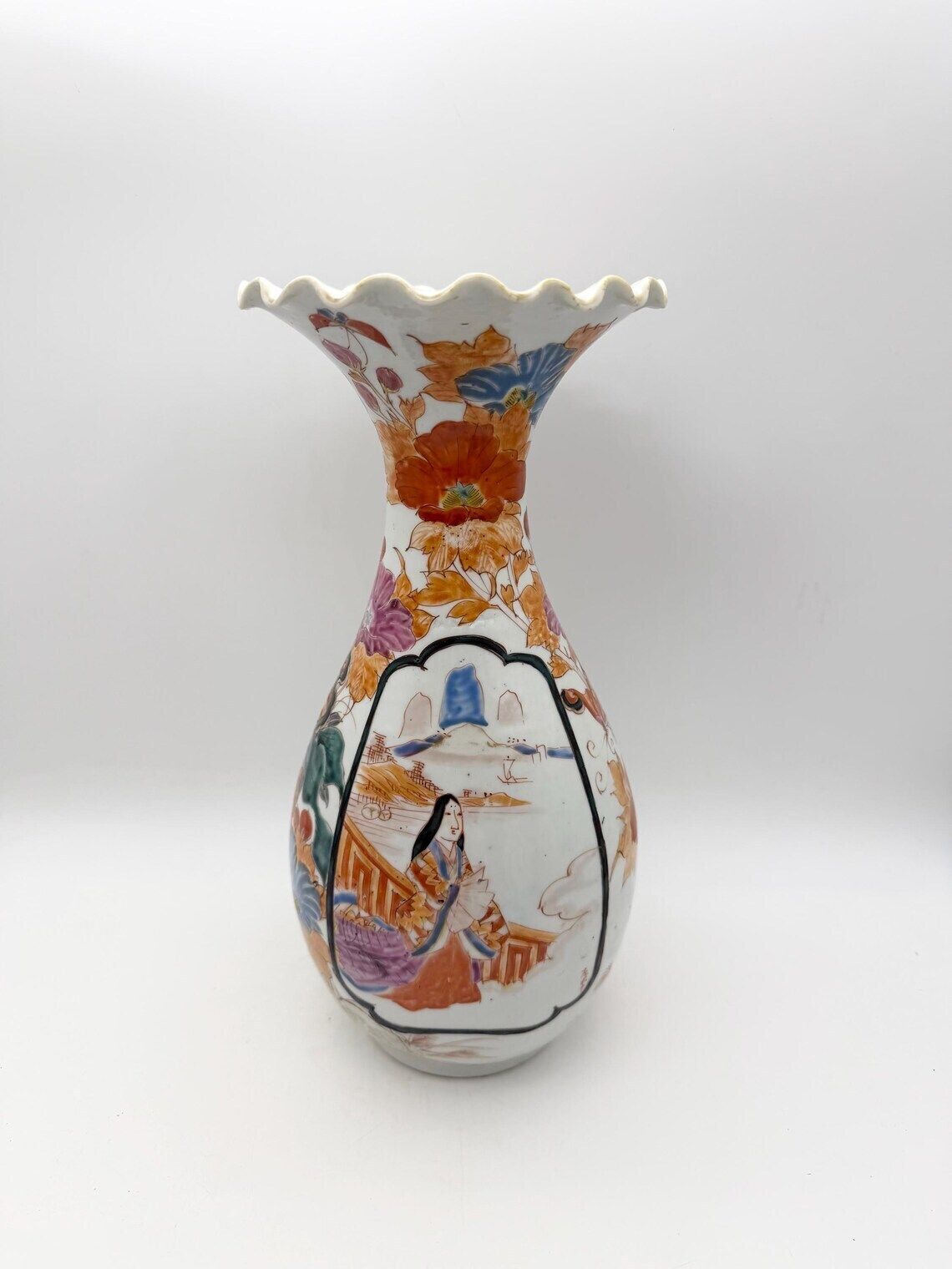 photo furniture Antique Japanese Geisha & Samurai Floral Vase Circa 1900