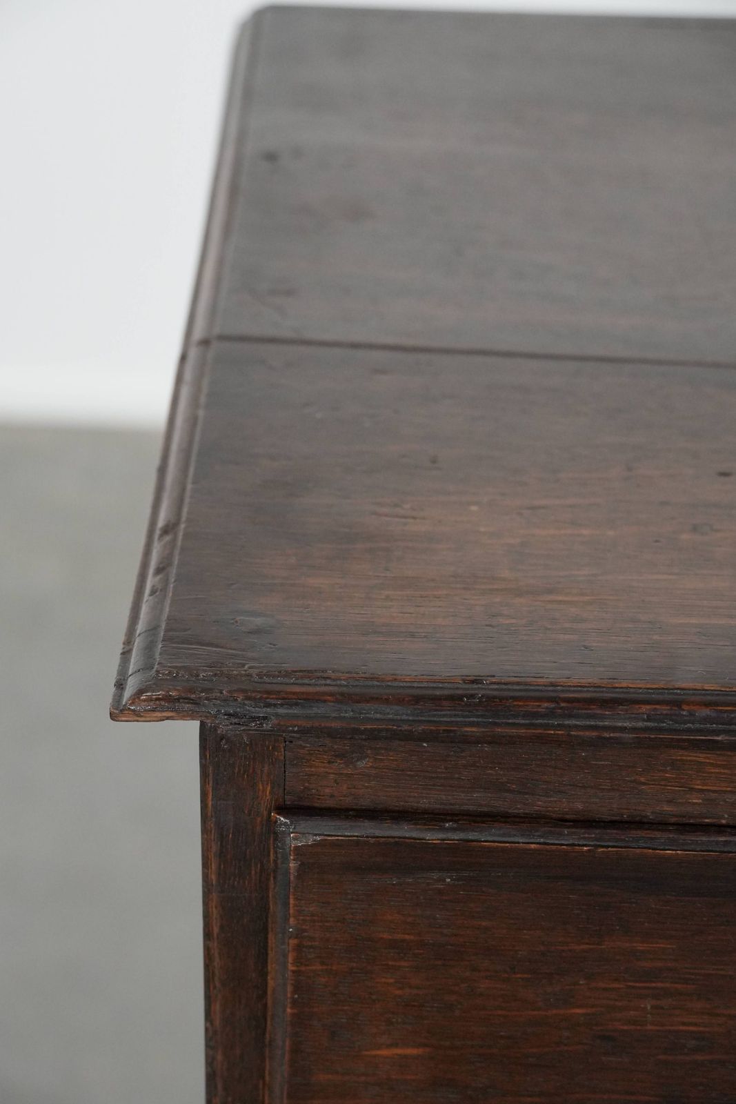 Furniture Subtle English Antique Oak Chest Of Drawers From The 18th Century In A Nice Modest Size With A Beautiful Patina photo