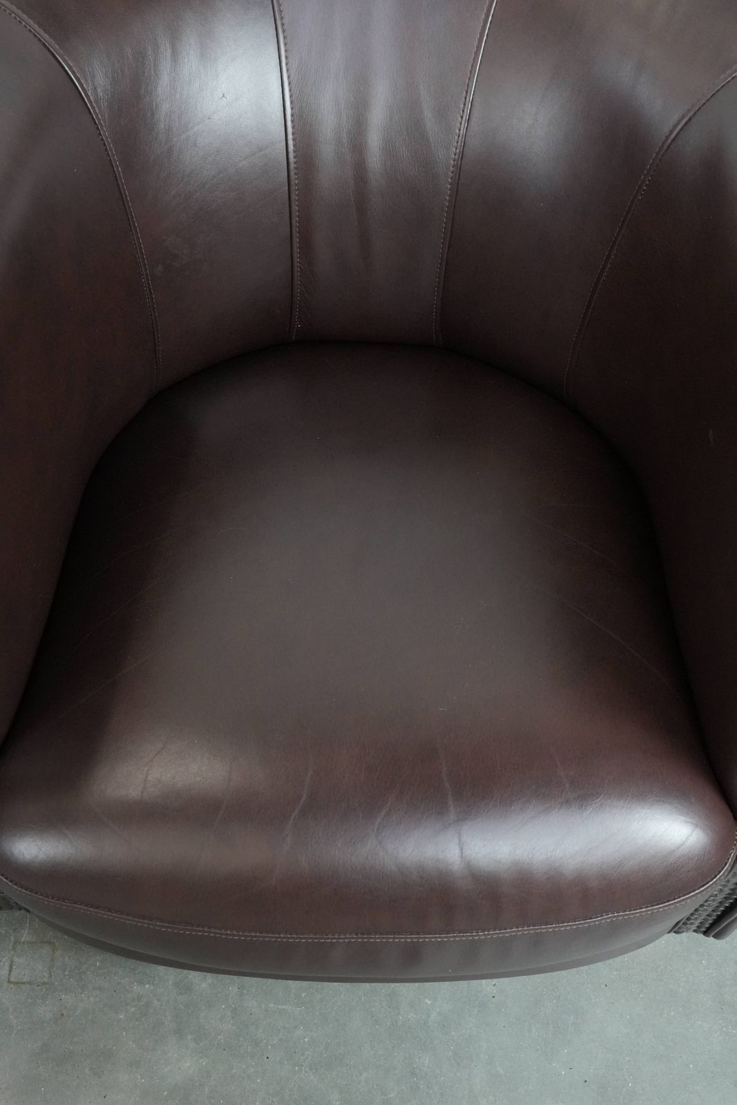 Zeer Goede Staat – Set Van Twee Engelse Stijl Koeienhuid Club Fauteuils In Een Bijzondere Bruin/Donkerpaarse Kleurstelling photo vinterior