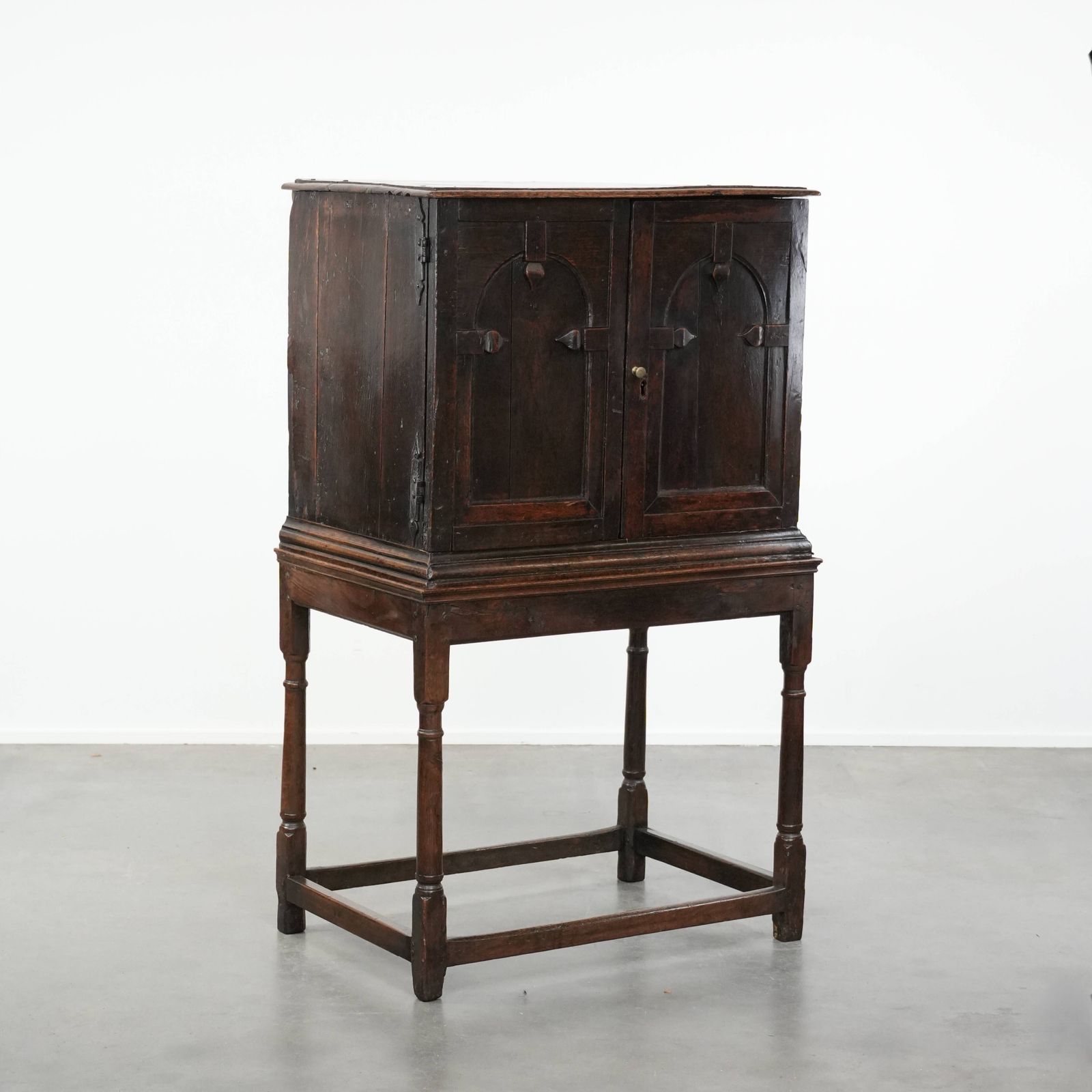 Unique Antique English Cabinet / Cabinet On Stand Of Oak From The 17th Century With Beautiful Original Details