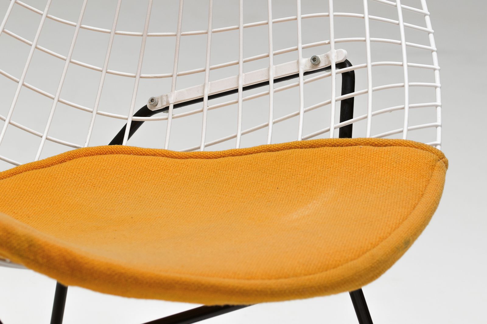 Diamond Chair   Yellow Seatpad   Harry Bertoia photo vinterior