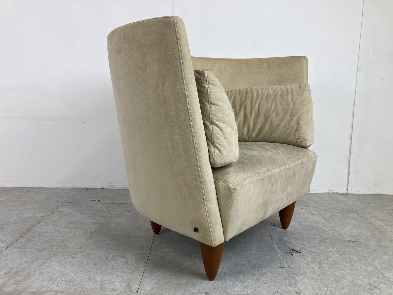photo furniture Vintage Highback Lounge Chair By Ligne Roset, 1990s