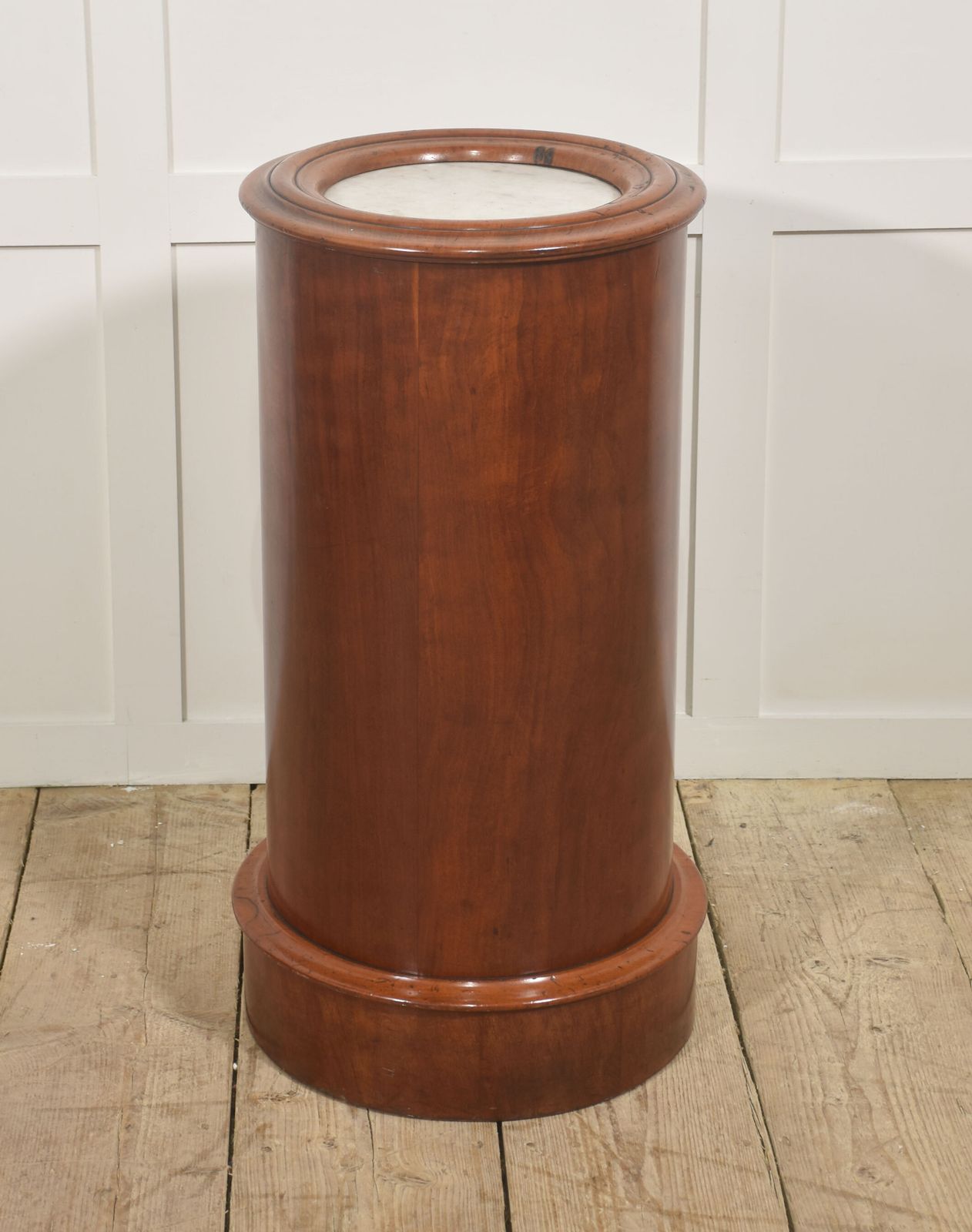 Early Victorian Flame Mahogany Circular Bedside Cabinet photo Furniture