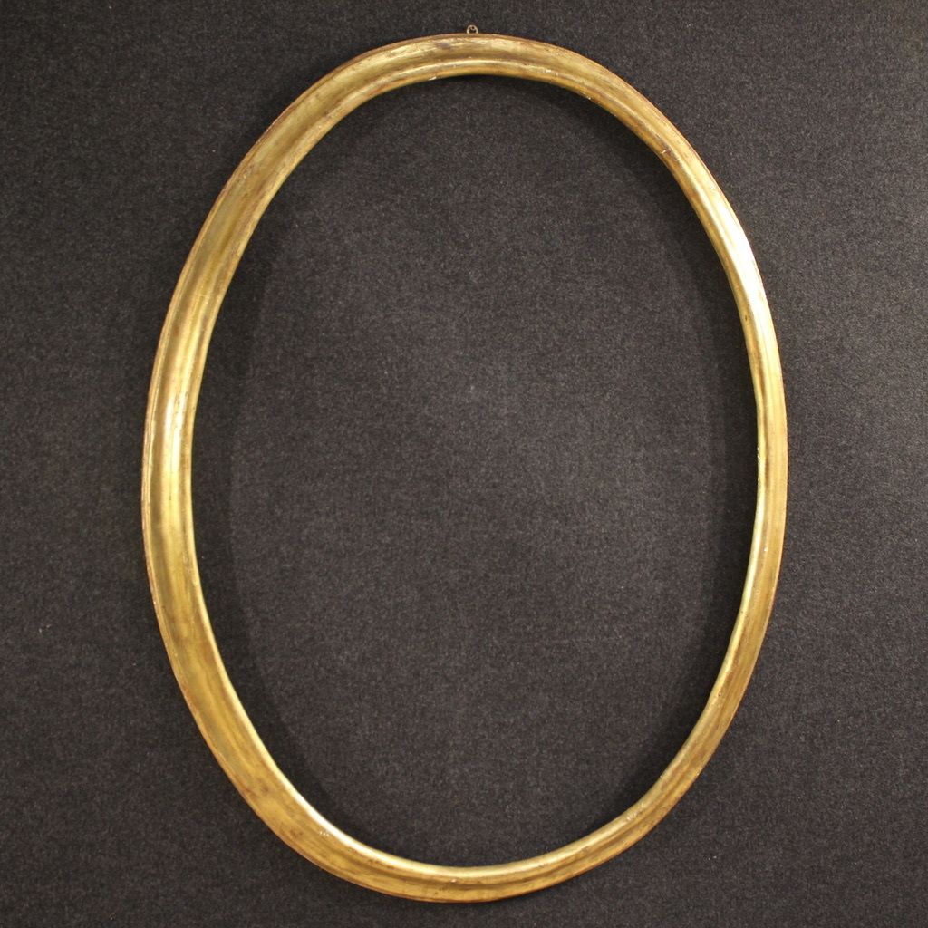 1600.0 19th Century Italian Oval Gilded Frame photo