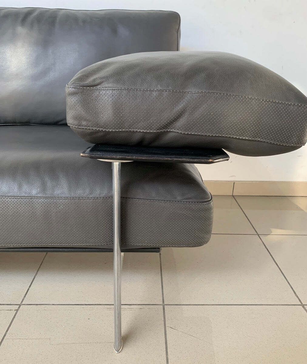 photo vintage Vintage B&B Italia Diesis 3 Seater Grey Perforated Leather & Brushed Steel Sofa By Antonio Citterio & Paulo Nava