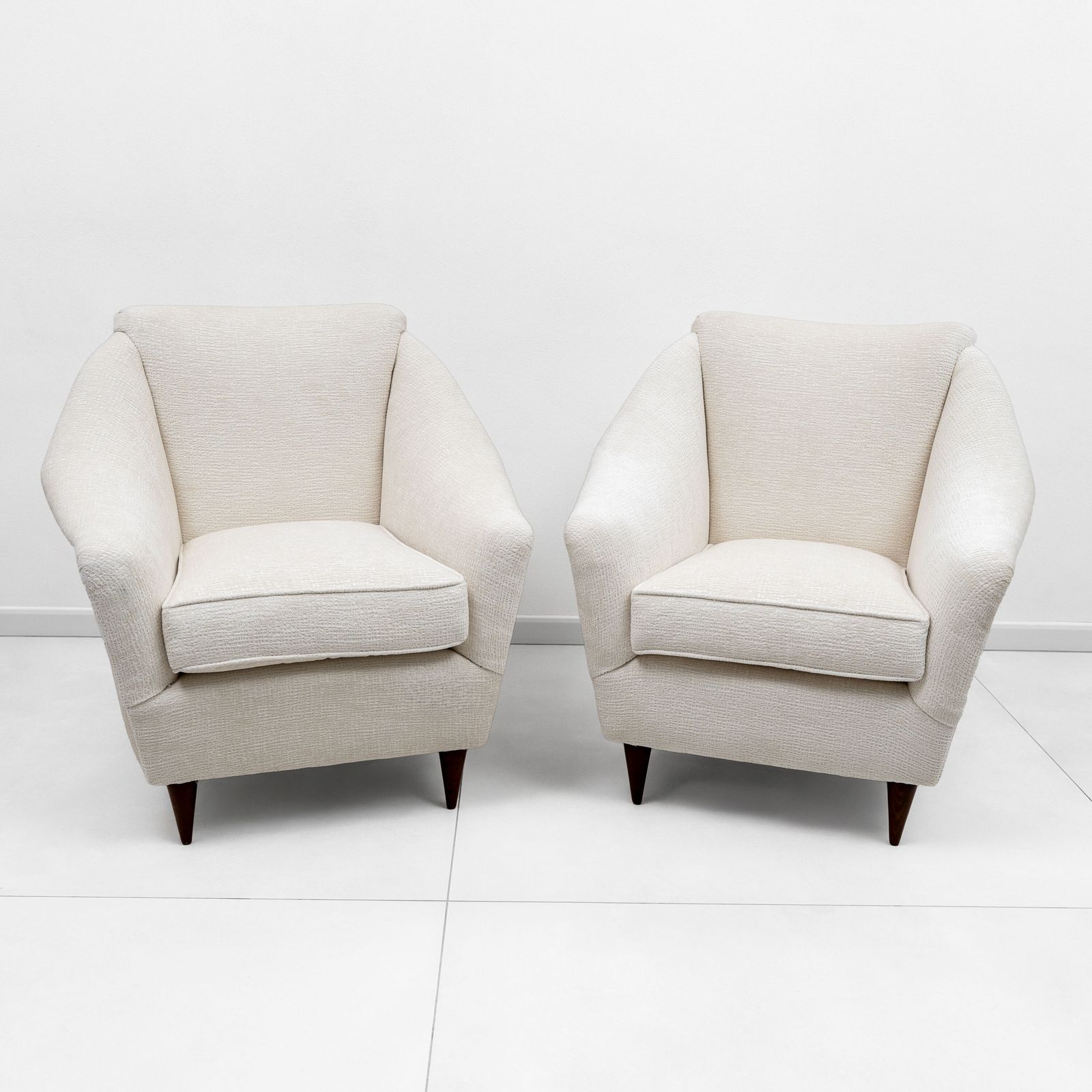 Pair Of Ico Parisi Midcentury Modern Italian Armchairs For Ariberto Colombo, 50s photo Furniture
