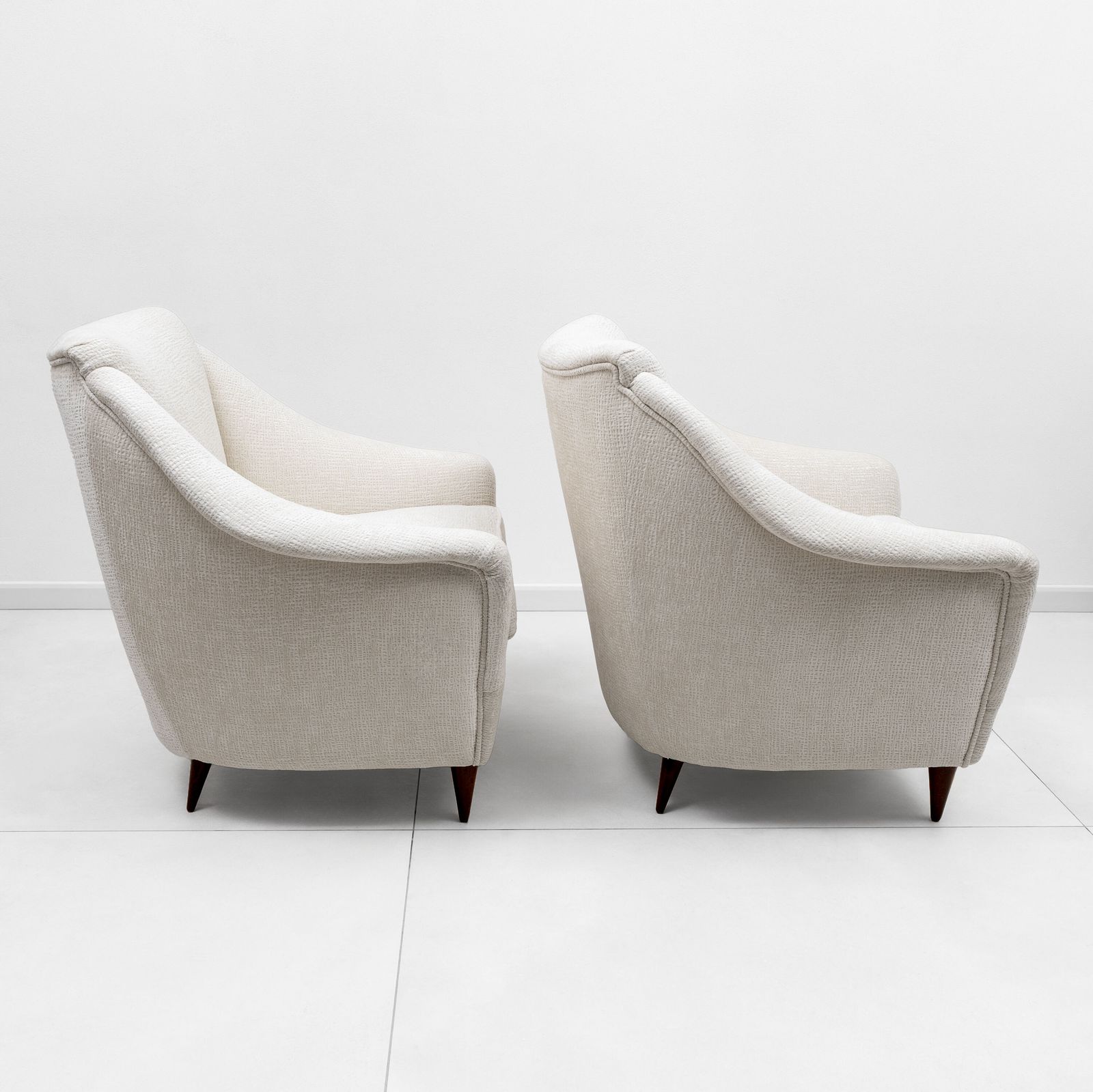 Pair Of Ico Parisi Midcentury Modern Italian Armchairs For Ariberto Colombo, 50s photo vinterior