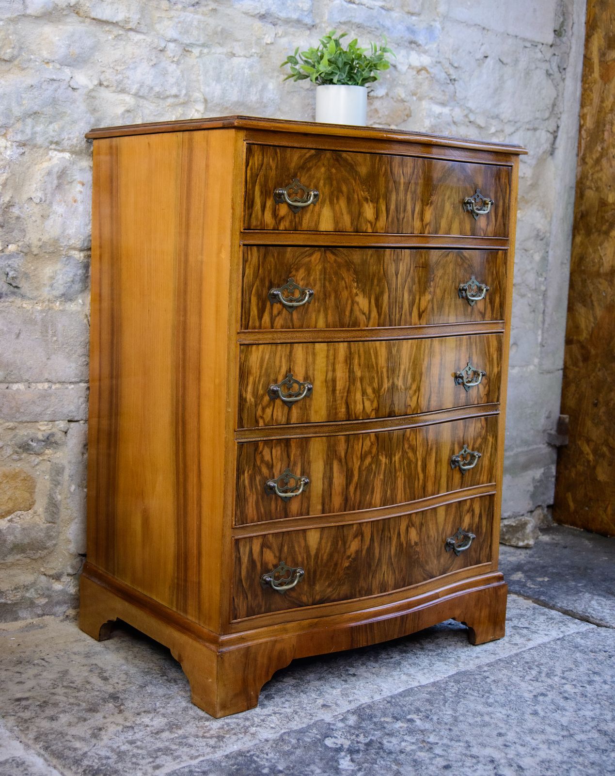 Regency Style Walnut Chest Of Drawers   Serpentine Front