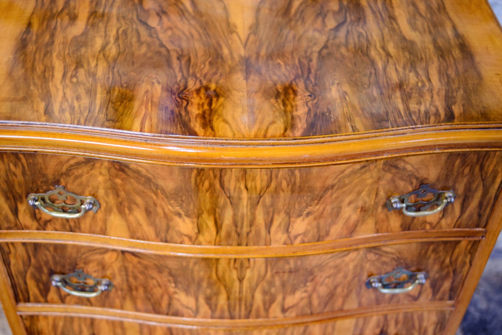 photo buy Regency Style Walnut Chest Of Drawers   Serpentine Front