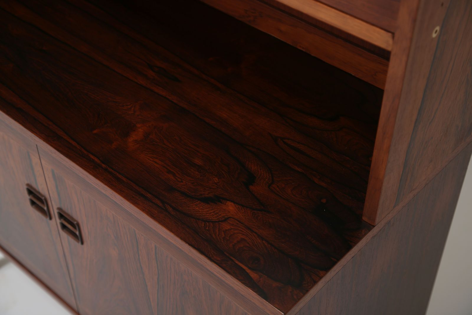 photo vintage Poul Hundevad: Mid Century Modular Wall Unit & Desk In Brazilian Rosewood, Denmark, 1960s