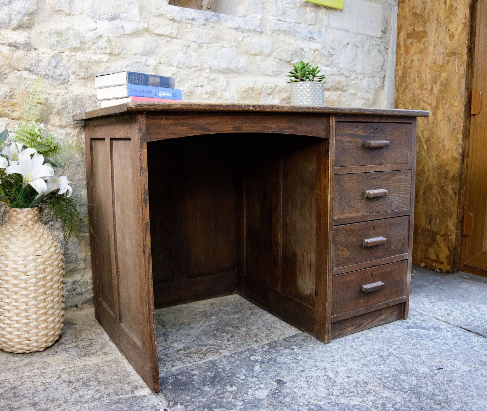 Antique Oak Kneehole Desk   Single Pedestal   1920s 1930s