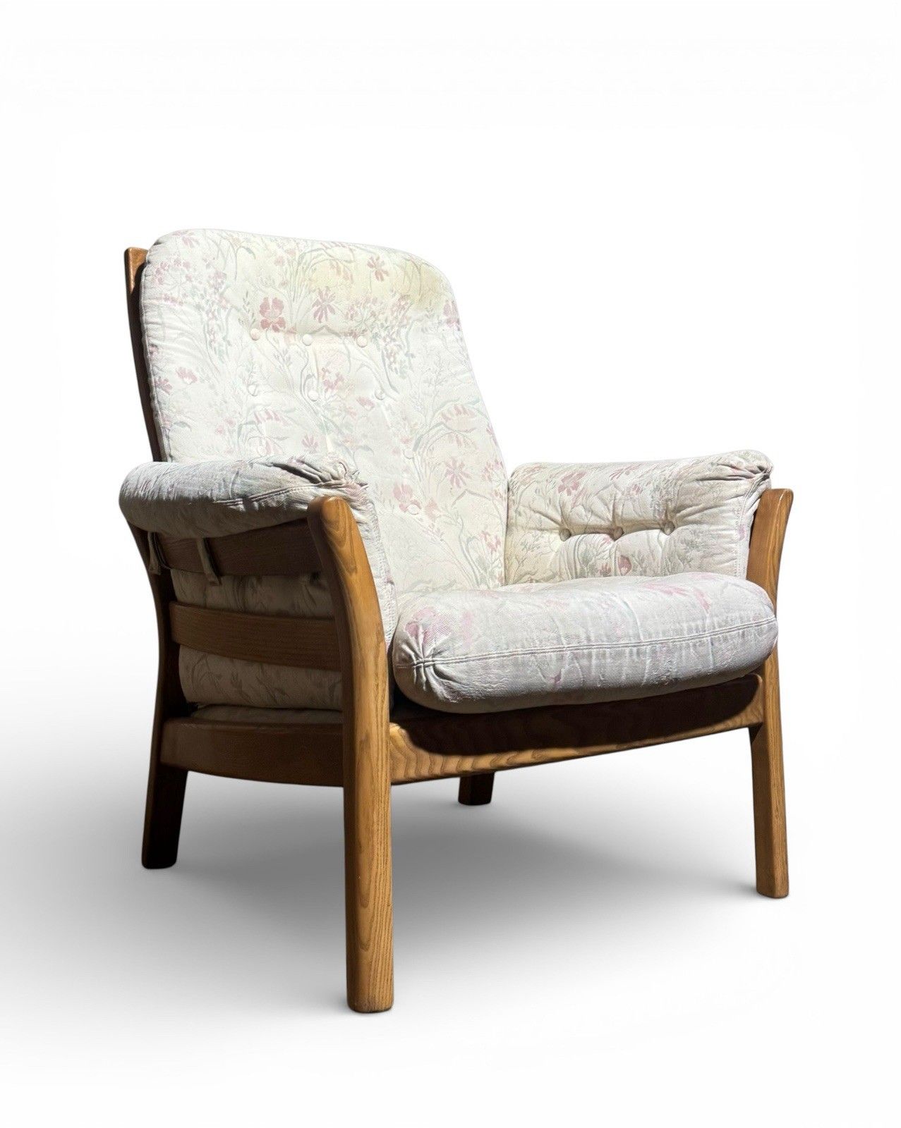 photo vintage Ercol Golden Dawn Saville Armchair Solid Elm And Beech Beech Mid Century C1970s