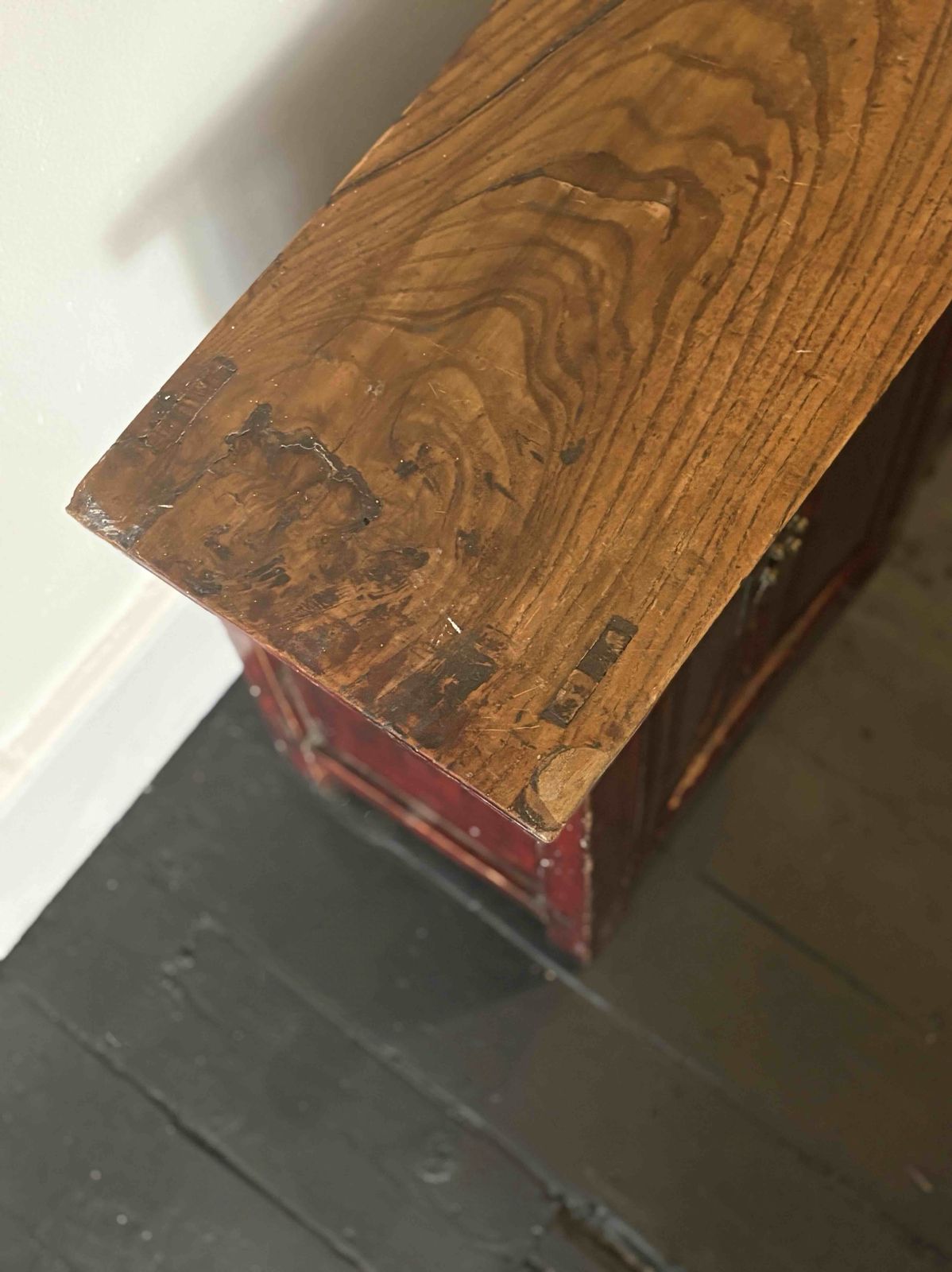 photo vinterior Turn Of The Century Lacquered Little Bedside Tables, China Circa 1905