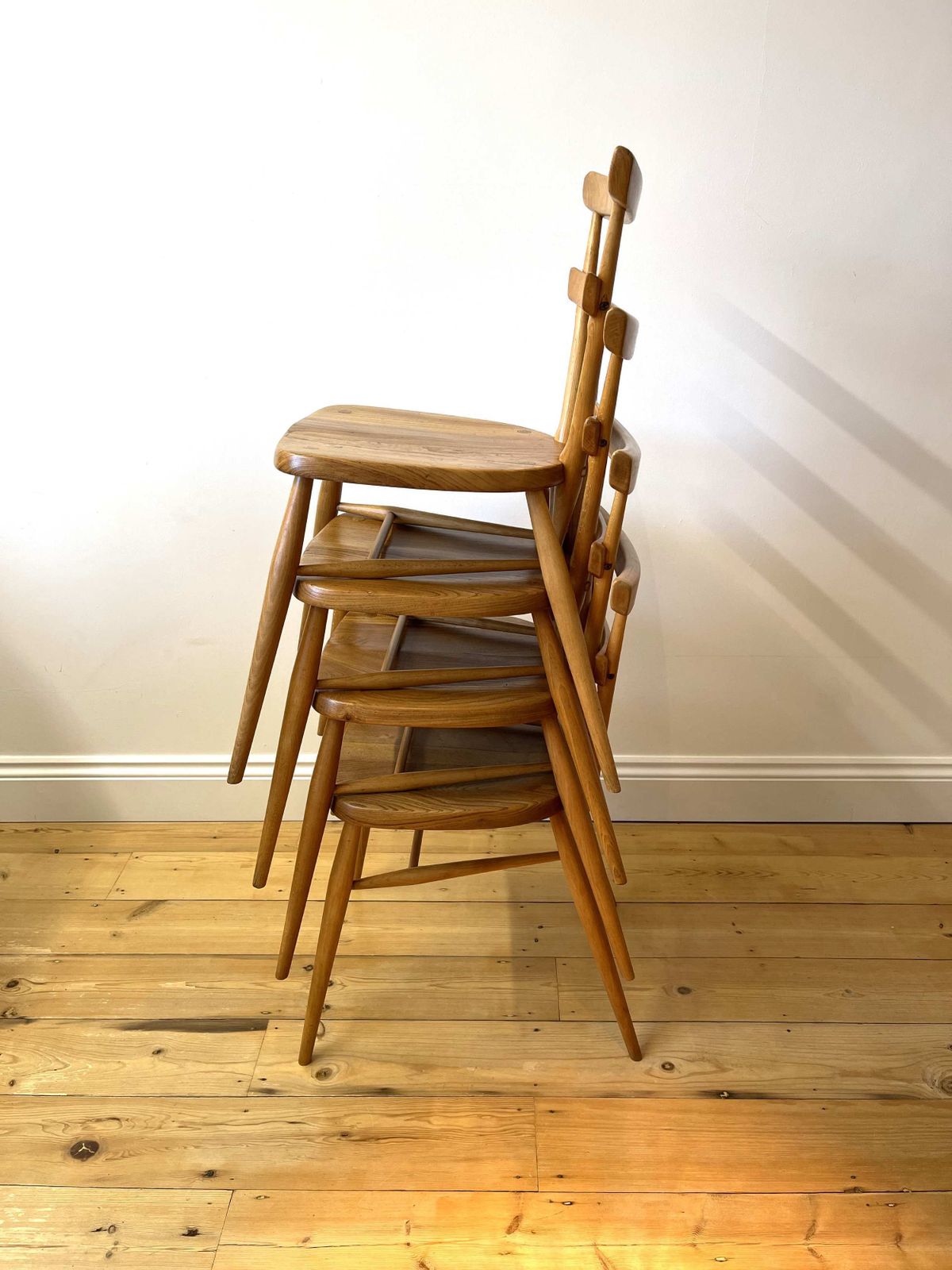 photo vintage Ercol 461, Original, Vintage Adult Size, Green Dot, School Stacking Chairs X 4