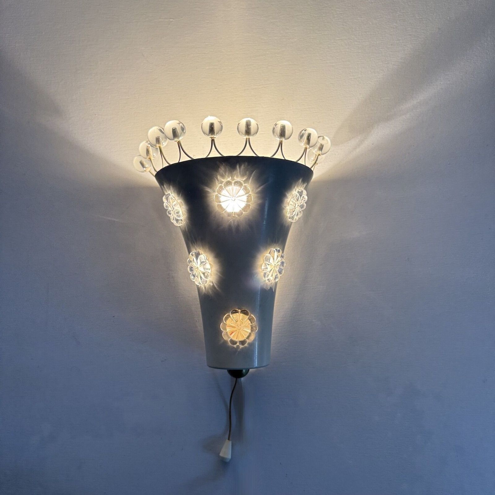 Emil Stejnar Wandlamp Met Bloemkristallen, Ca. Jaren 1950, Wenen photo furniture