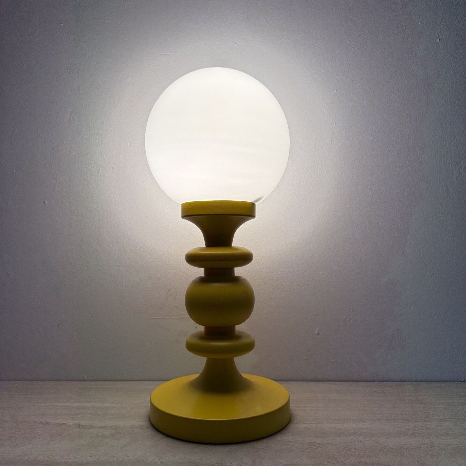 Mid Century Design Gele Tafellamp Met Glazen Bol, Jaren 1970 photo for sale