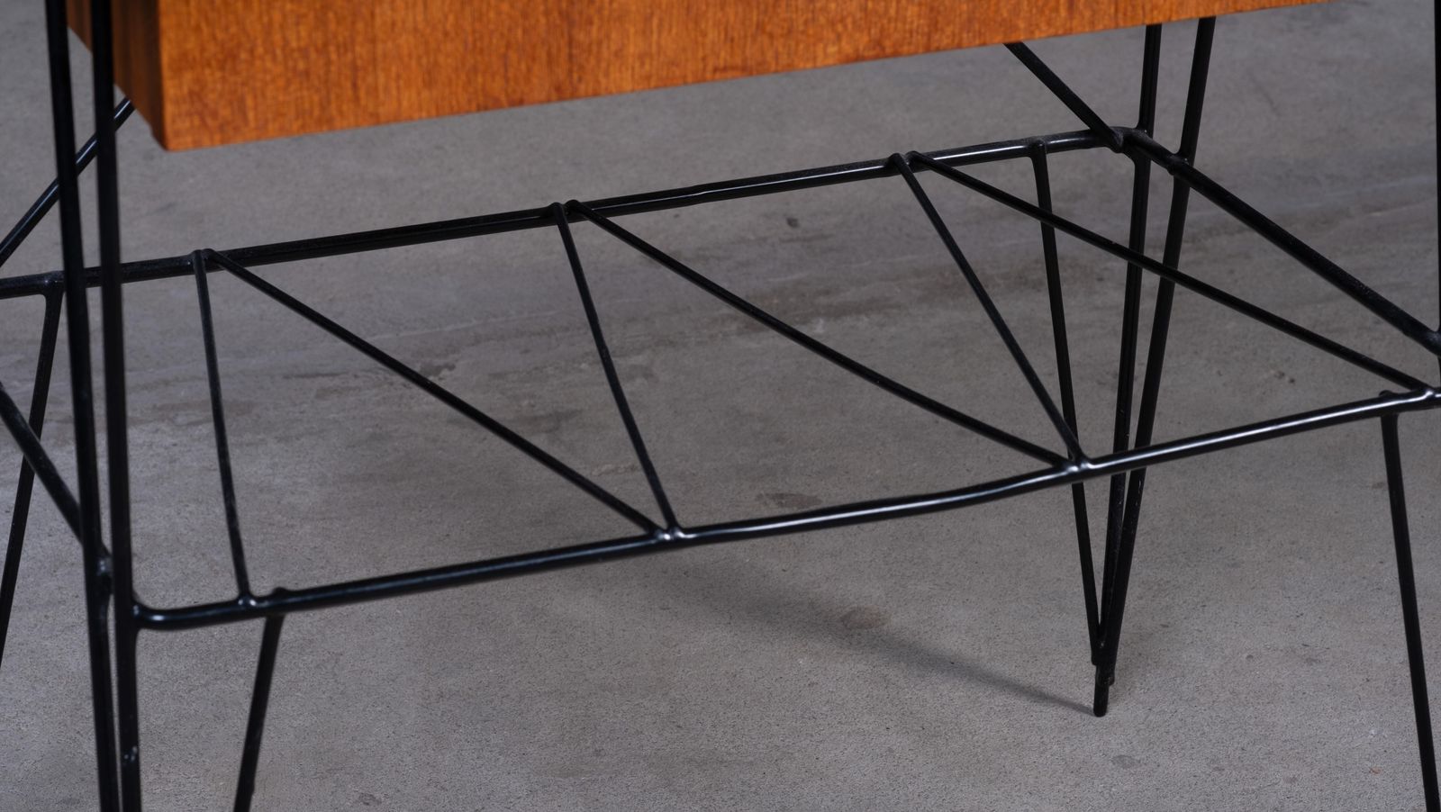Mid Century Teakhouten Nachtkastje / Bijzettafel Met Metalen Frame, Deens Design, Jaren 1960 photo buy