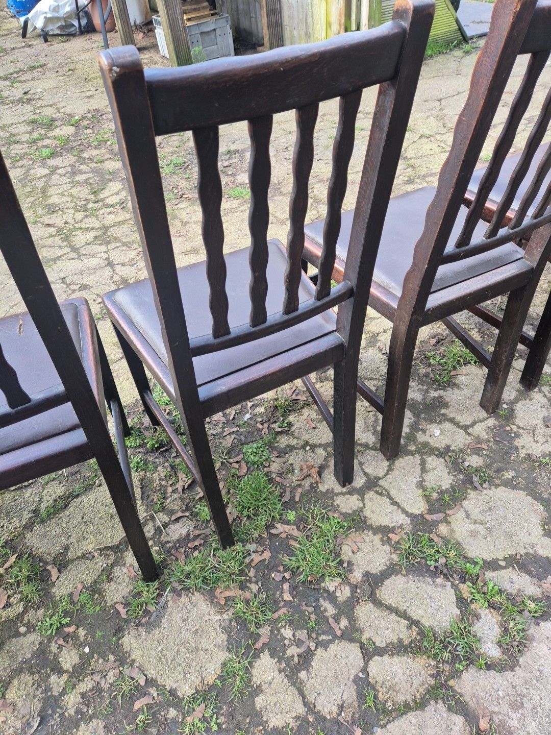 photo furniture Set Of 6 Antique Oak Dining Chairs Including 2 Carvers
