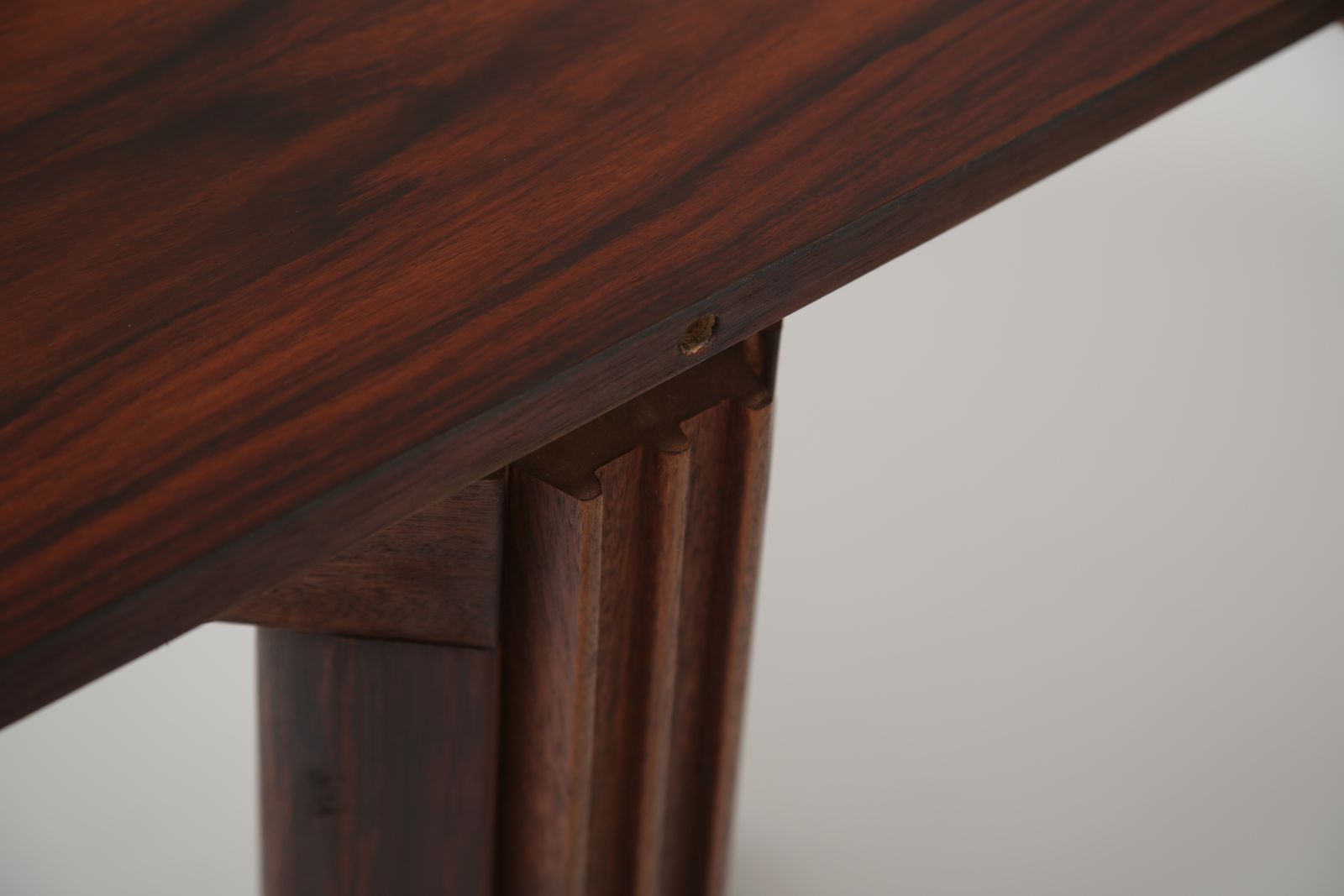Gudme Møbelfabrik Oval Extending Dining Table: In Highly Figured Rosewood On Pedestal Base, Denmark, 1960s. photo vinterior