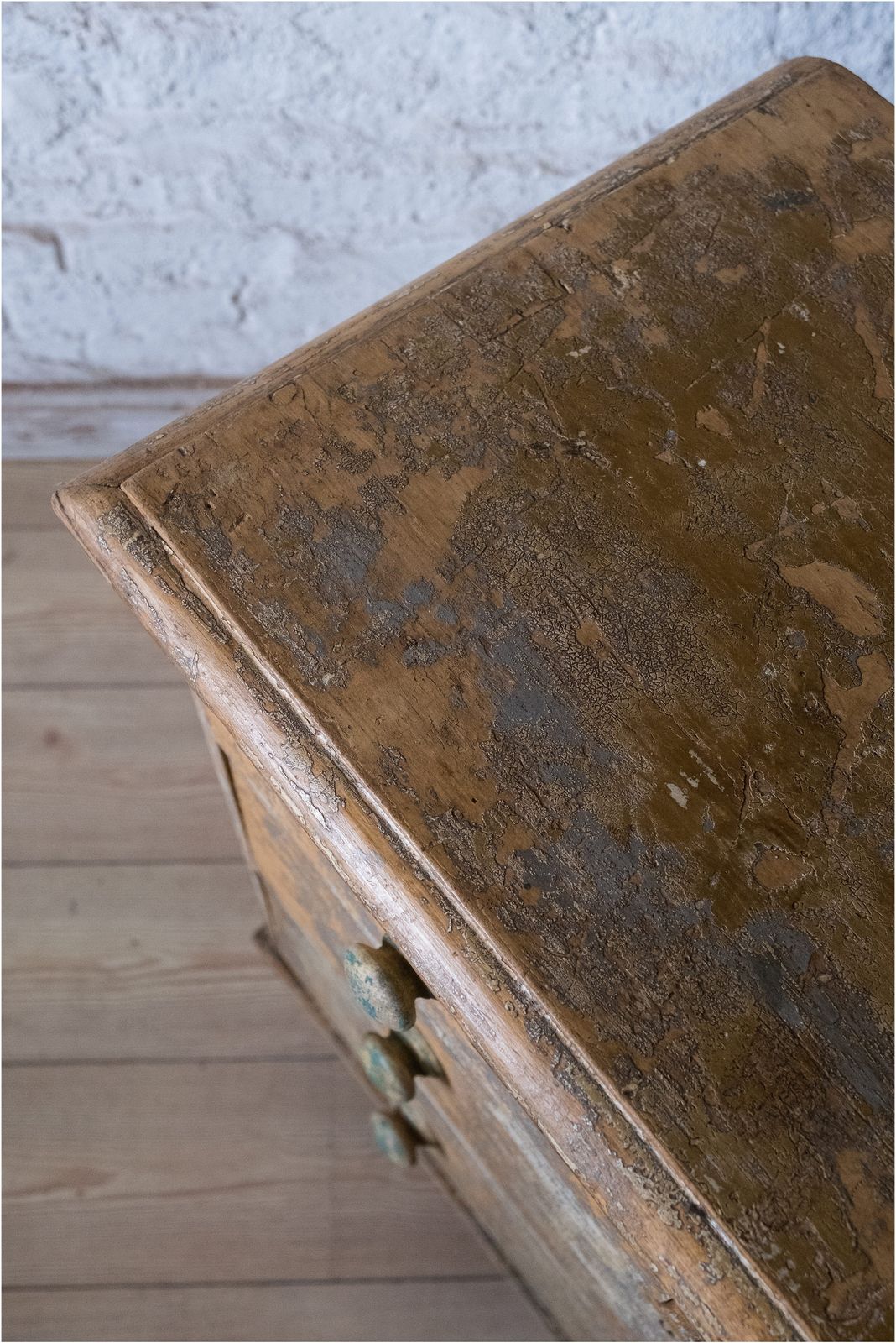 Stunning Painted Victorian Pine Chest Of 4 Drawers (2 Over 2) Raised On Turned Legs (948) photo vintage