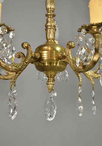 photo vinterior French Antique Gilt Brass And Cut Glass Chandelier